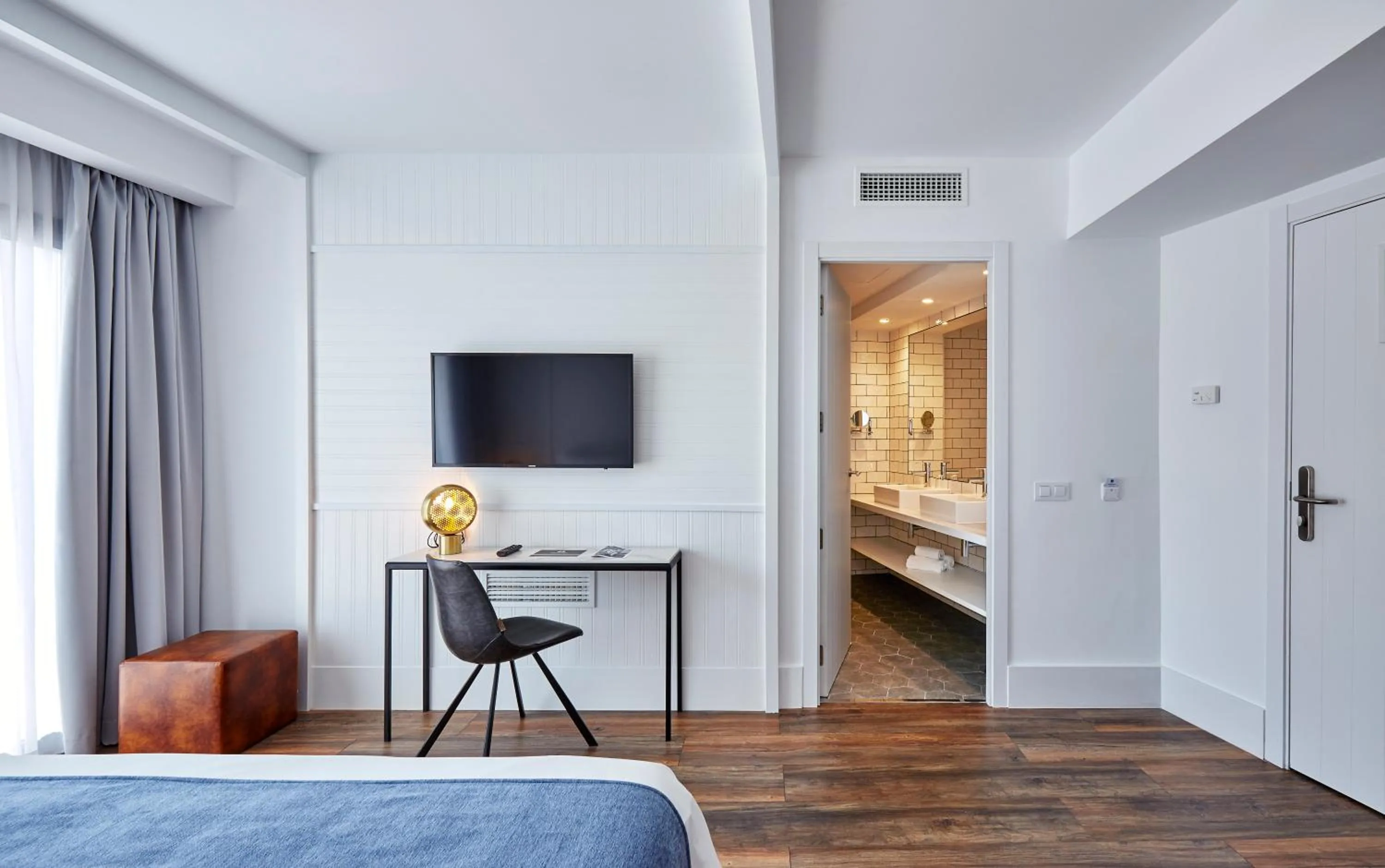 Bathroom, Bed in Gran Hotel Flamingo-Adults Only older 18 years old