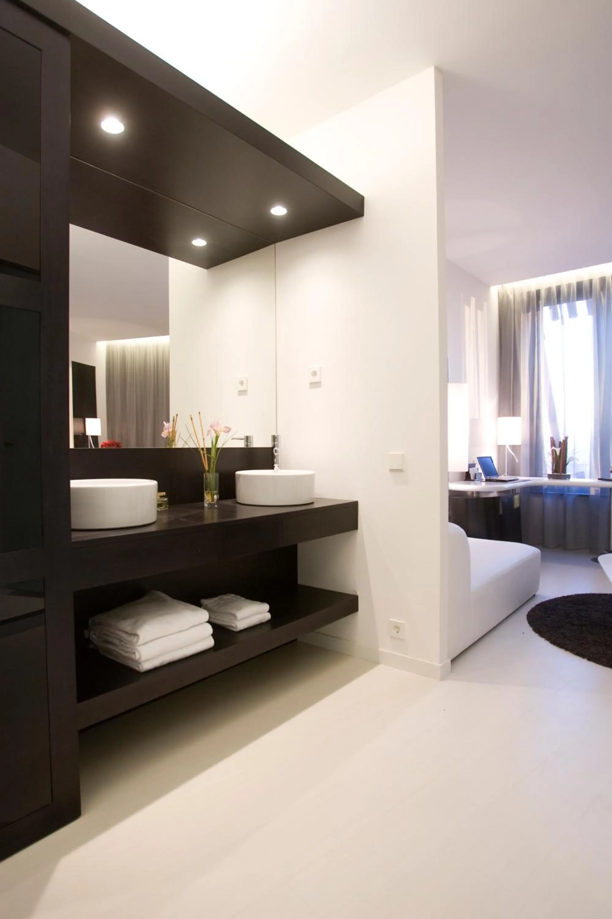 Bathroom, Bed in Hotel Porta Fira 4* Sup