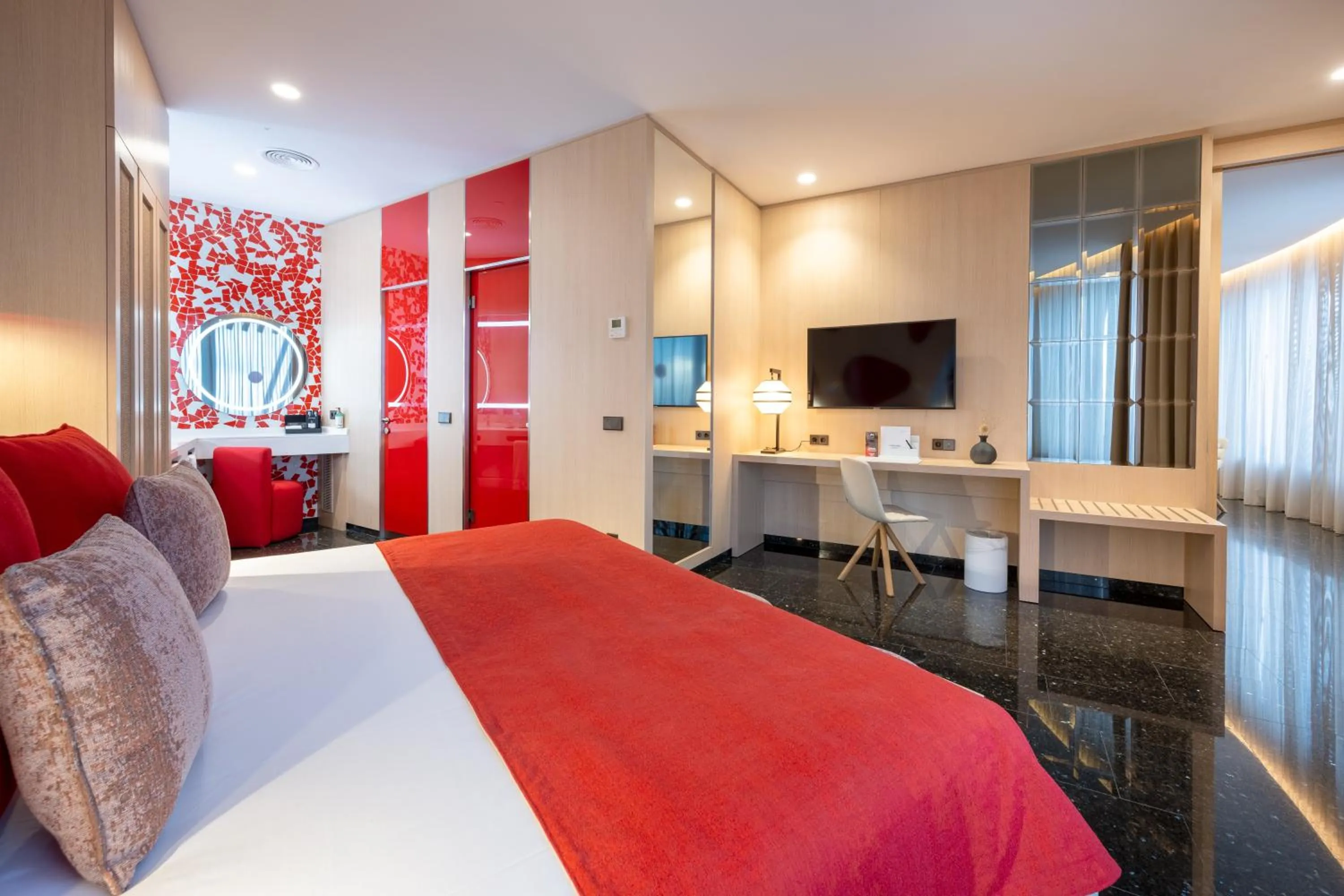 Bathroom, Bed in Hotel Porta Fira 4* Sup