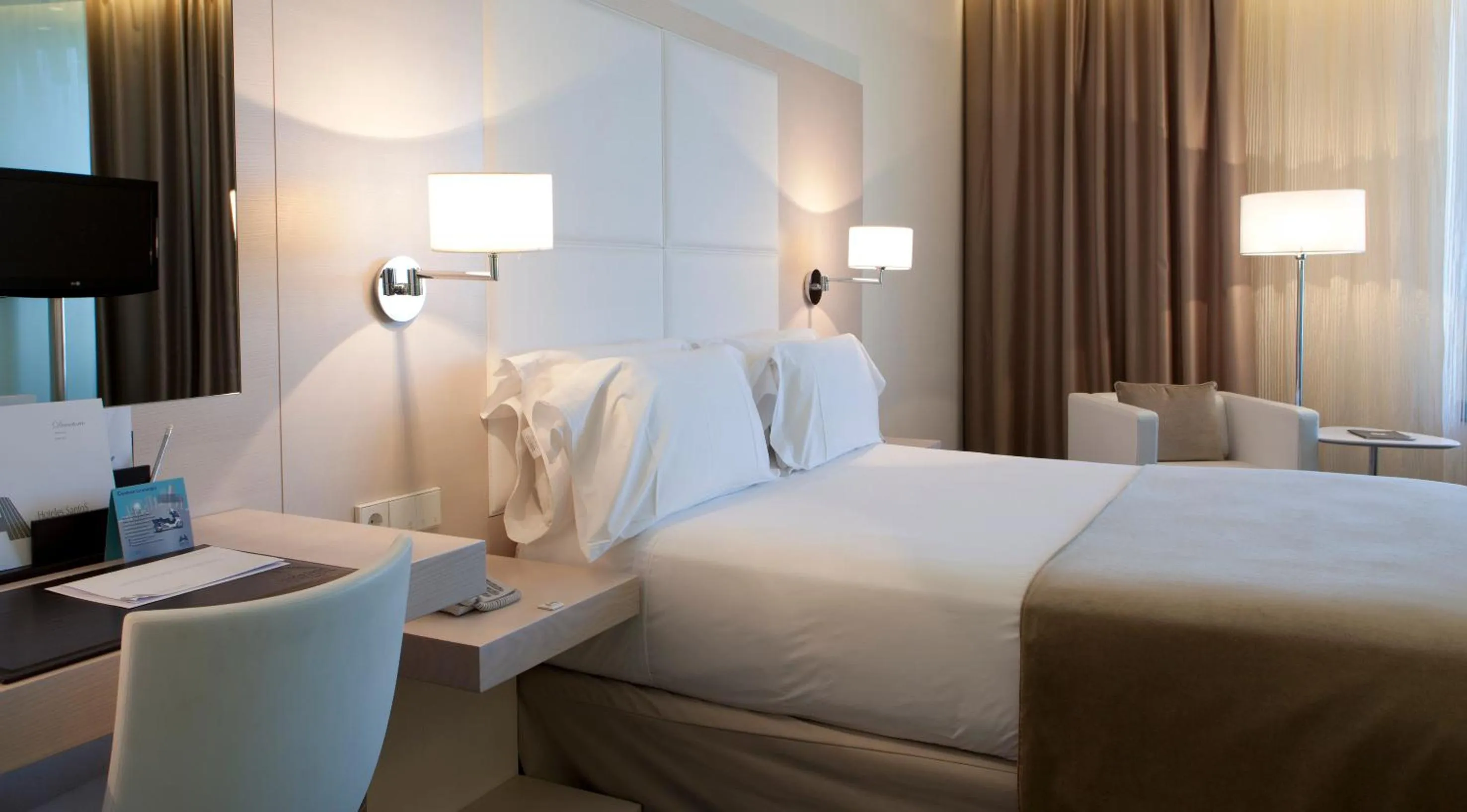 Photo of the whole room, Bed in Hotel Porta Fira 4* Sup