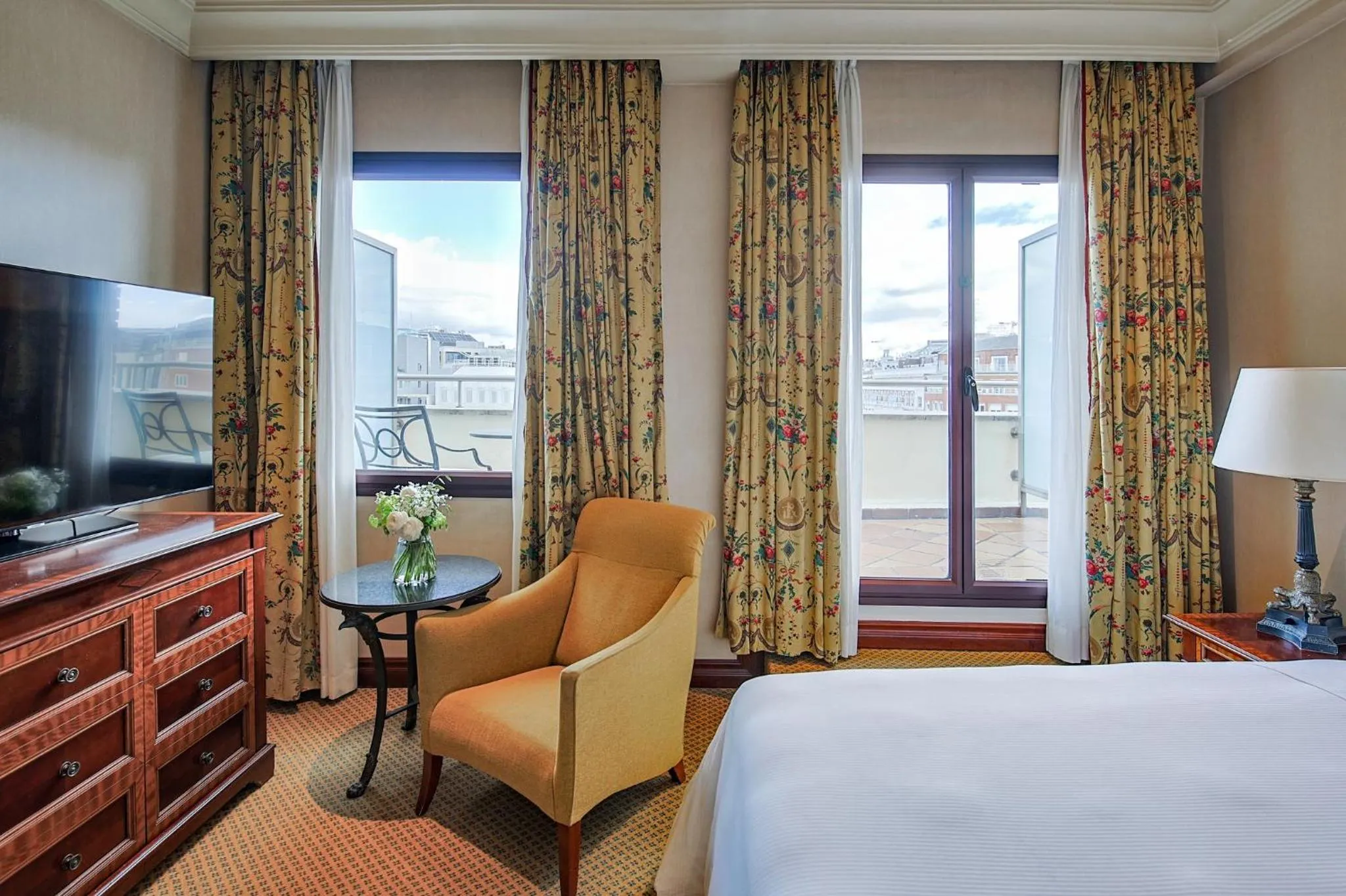 Photo of the whole room, Bed in InterContinental Madrid by IHG