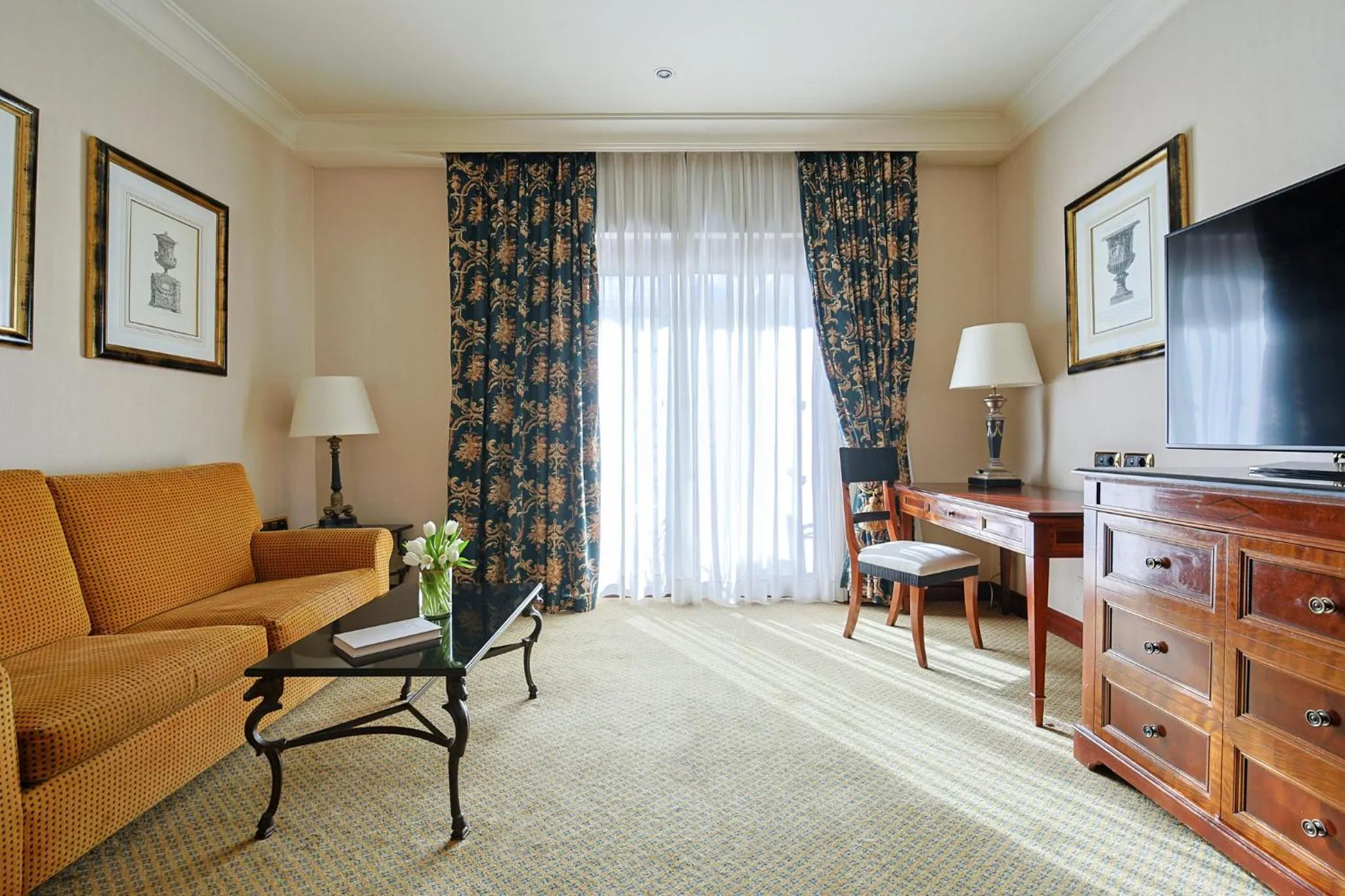 Photo of the whole room in InterContinental Madrid by IHG