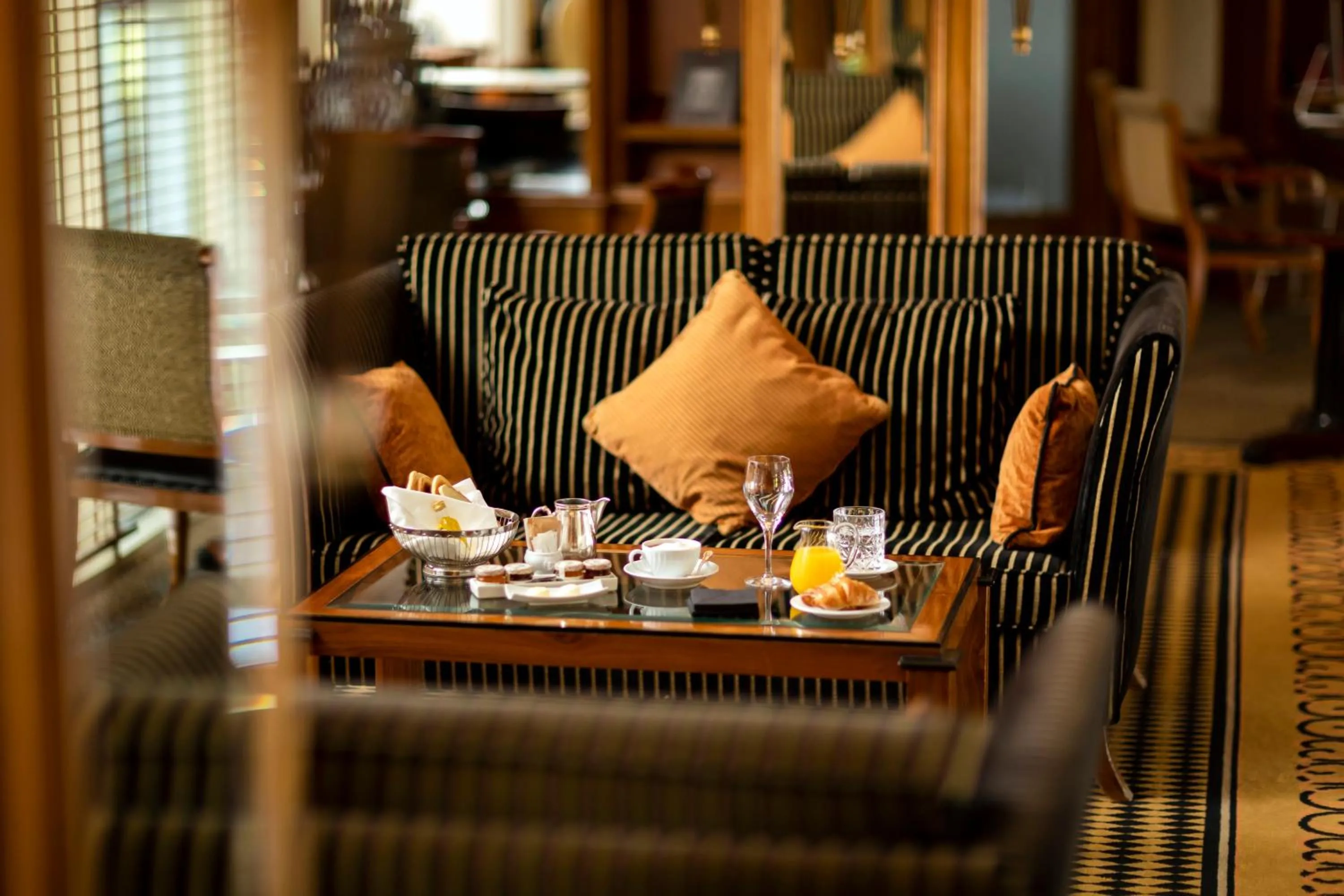 Lounge or bar in InterContinental Madrid by IHG