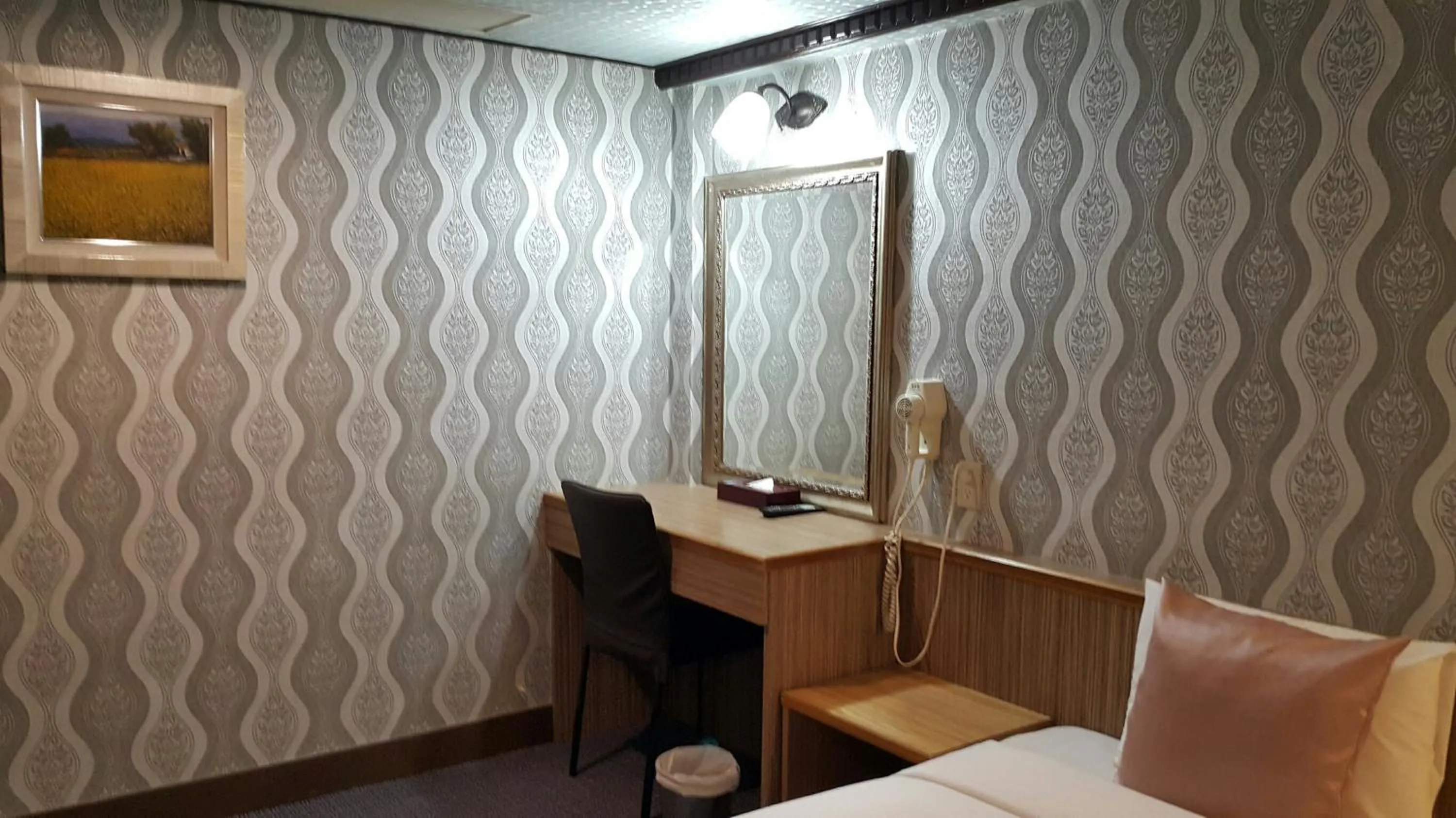 Decorative detail, Bed in Mei Hua Hotel