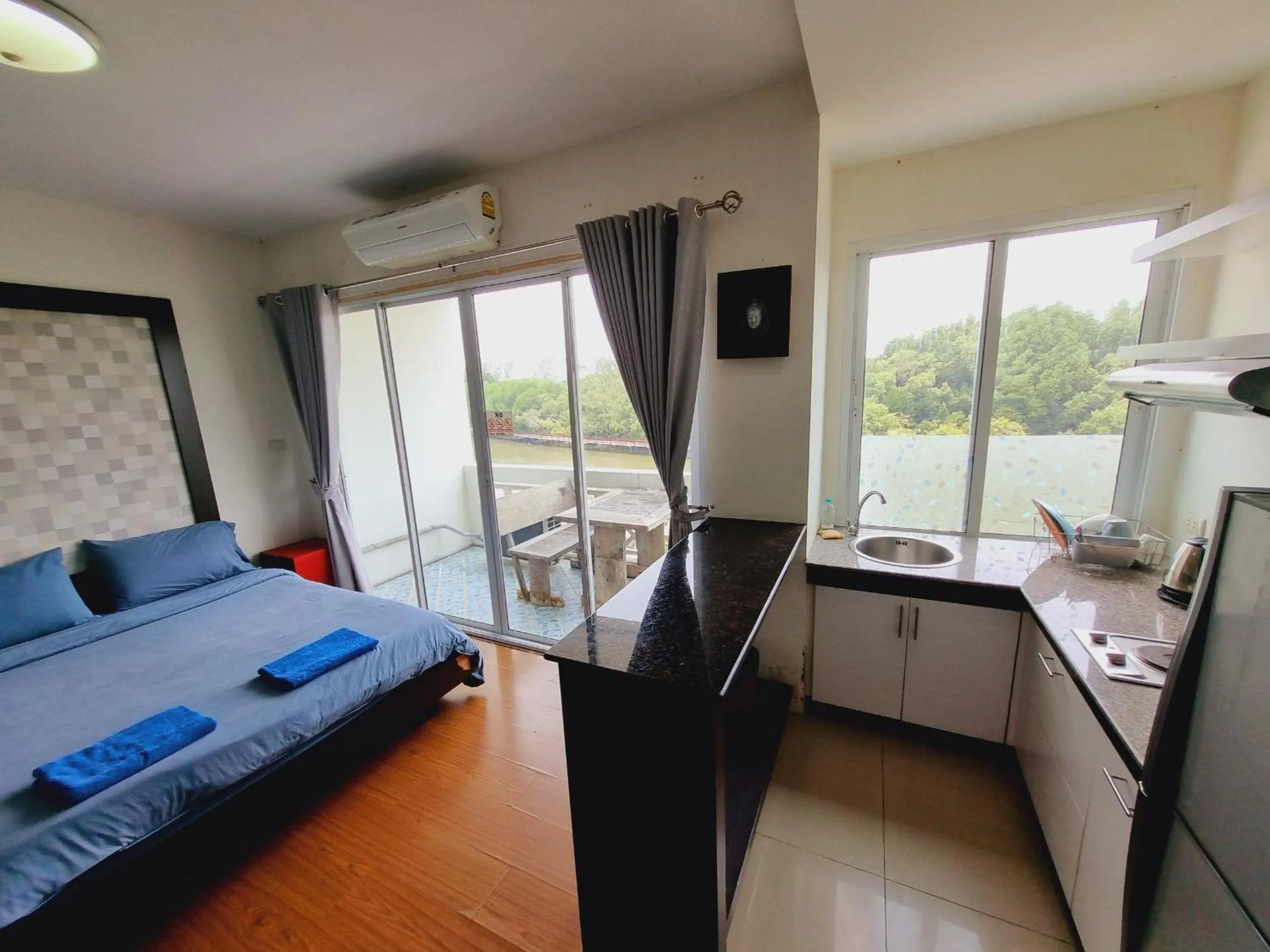 Bed in Banchaitalay Room