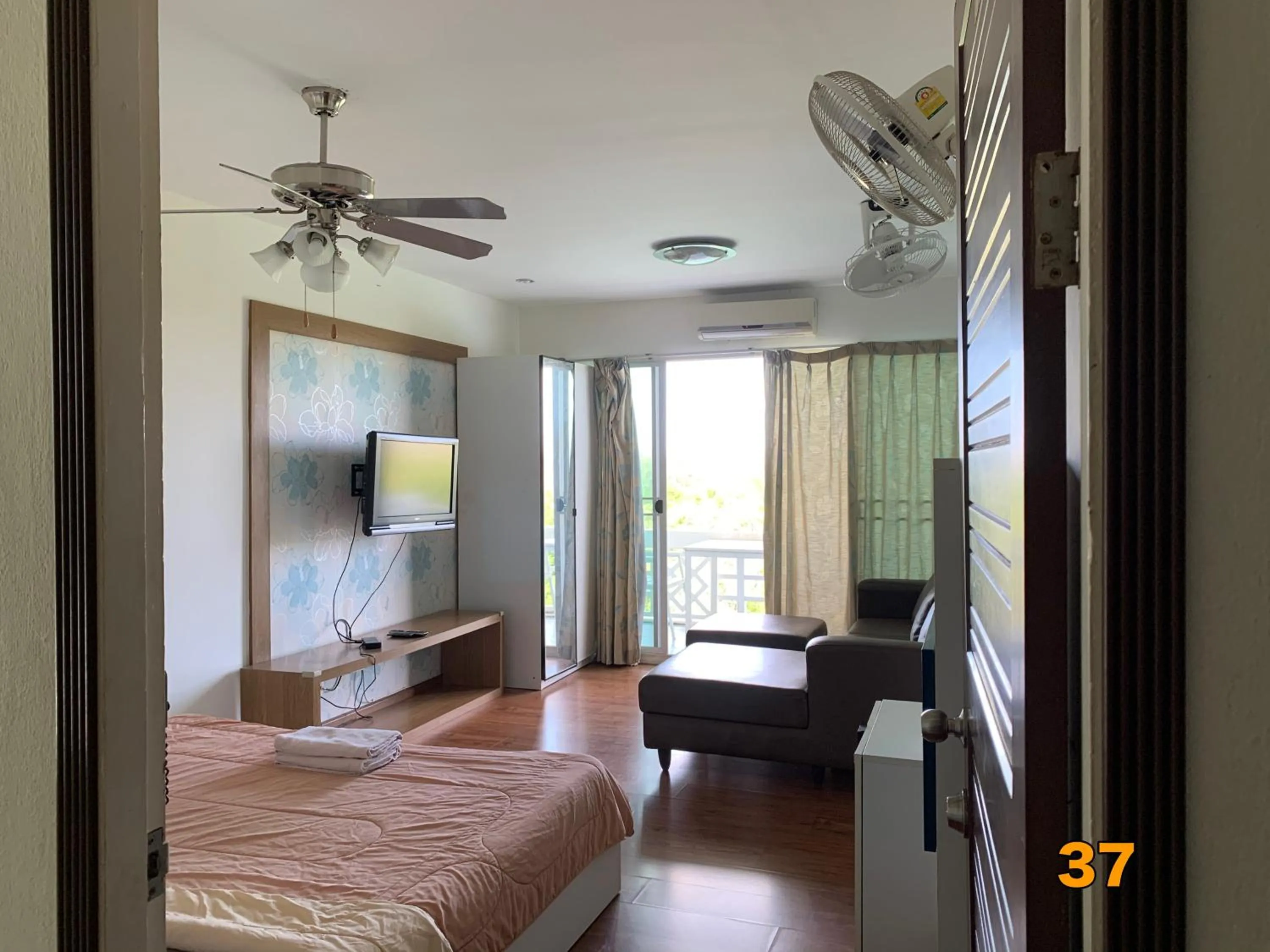 Bed in Banchaitalay Room