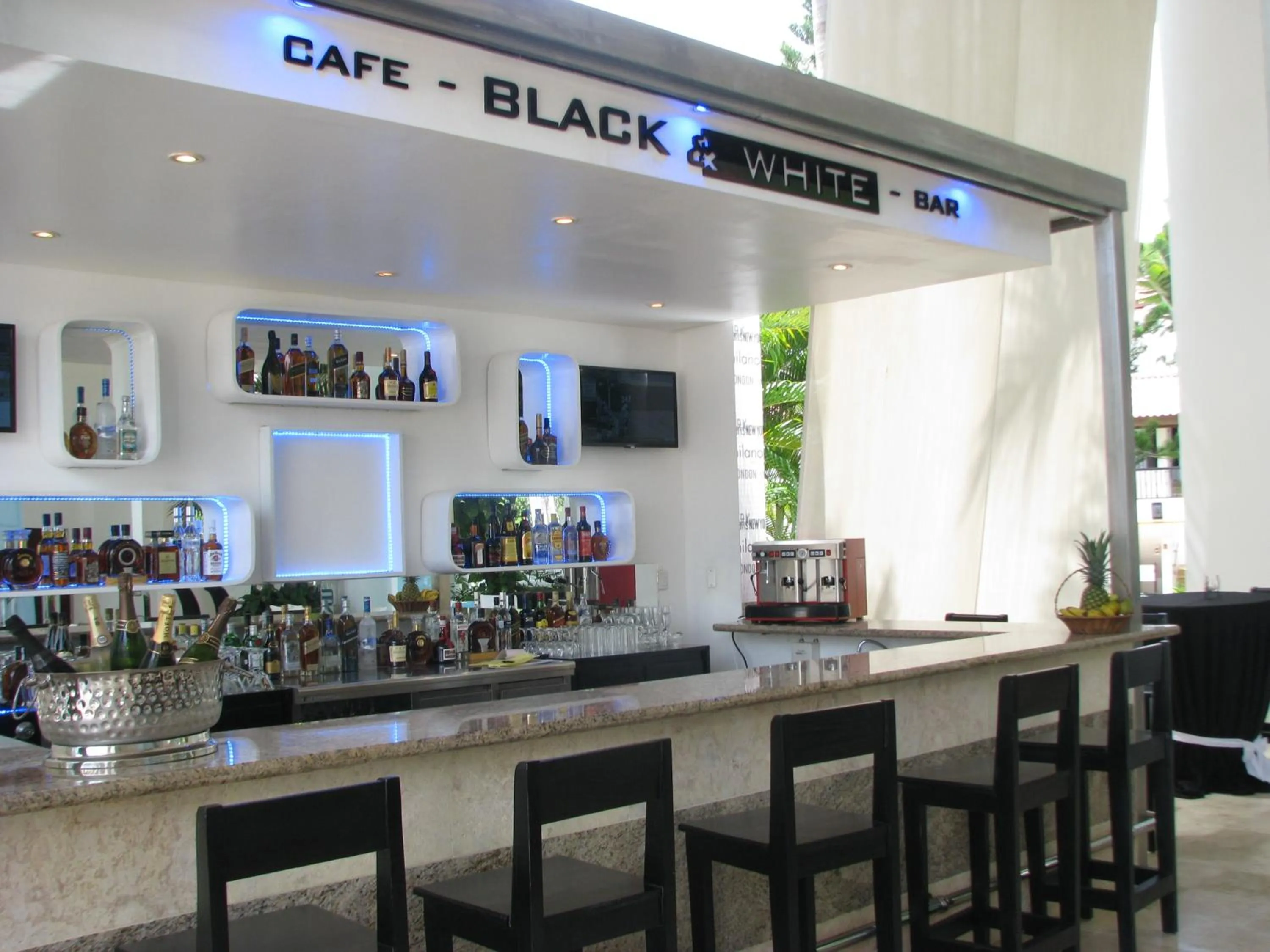 Restaurant/places to eat in BlueBay Villas Doradas Adults Only-All Inclusive