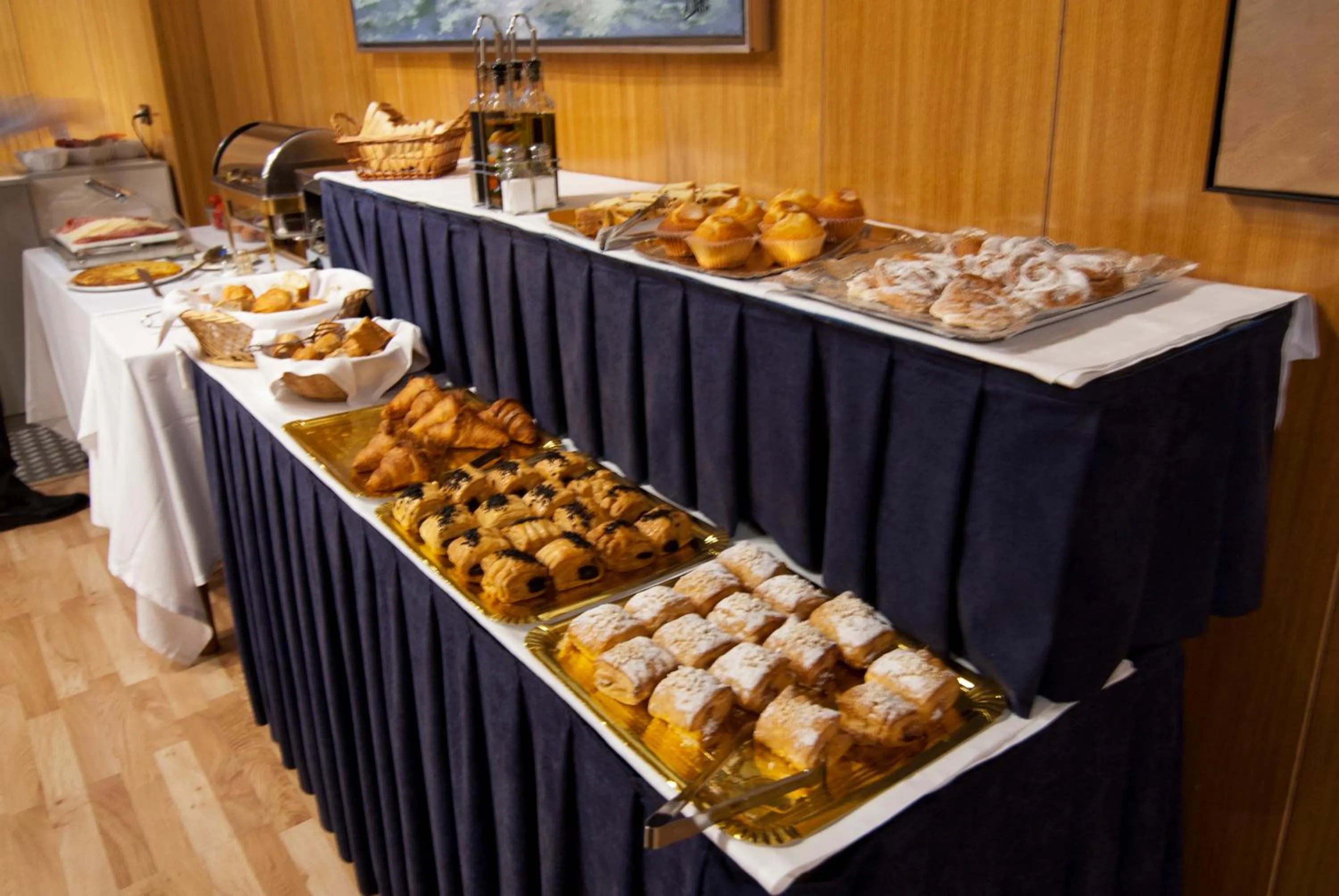 Restaurant/places to eat in Hotel Domo