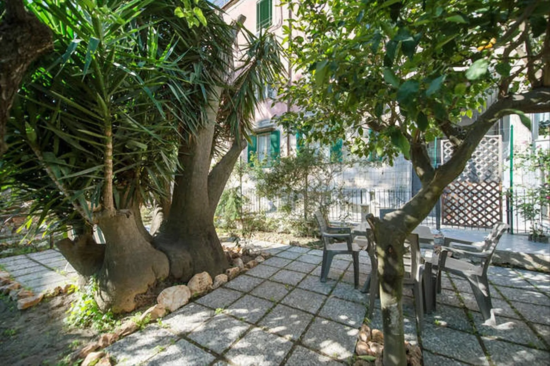 GARDEN HOUSE Apartments in Naples