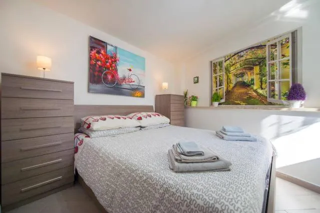 Bed in GARDEN HOUSE Apartments in Naples