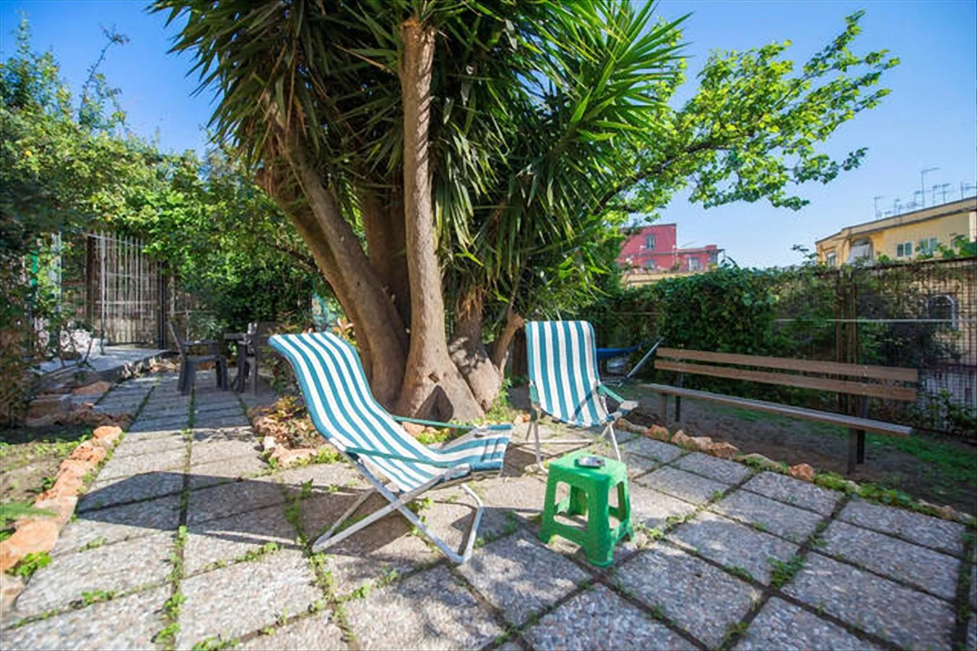 GARDEN HOUSE Apartments in Naples
