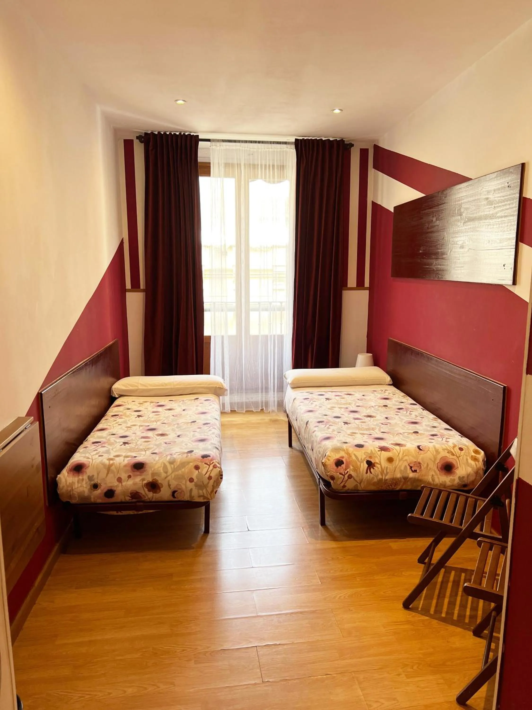 Photo of the whole room, Bed in Hostal Abaaly