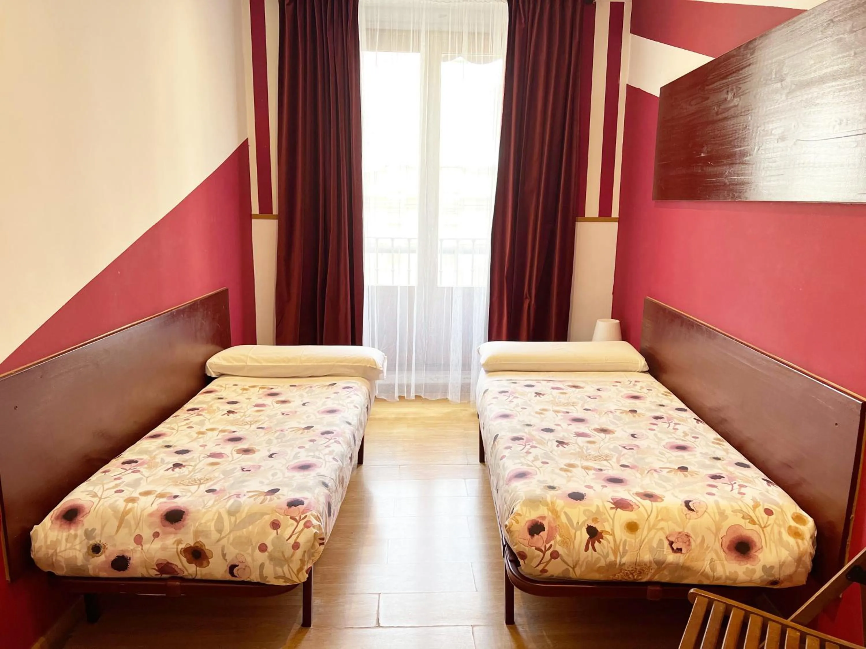 Photo of the whole room, Bed in Hostal Abaaly