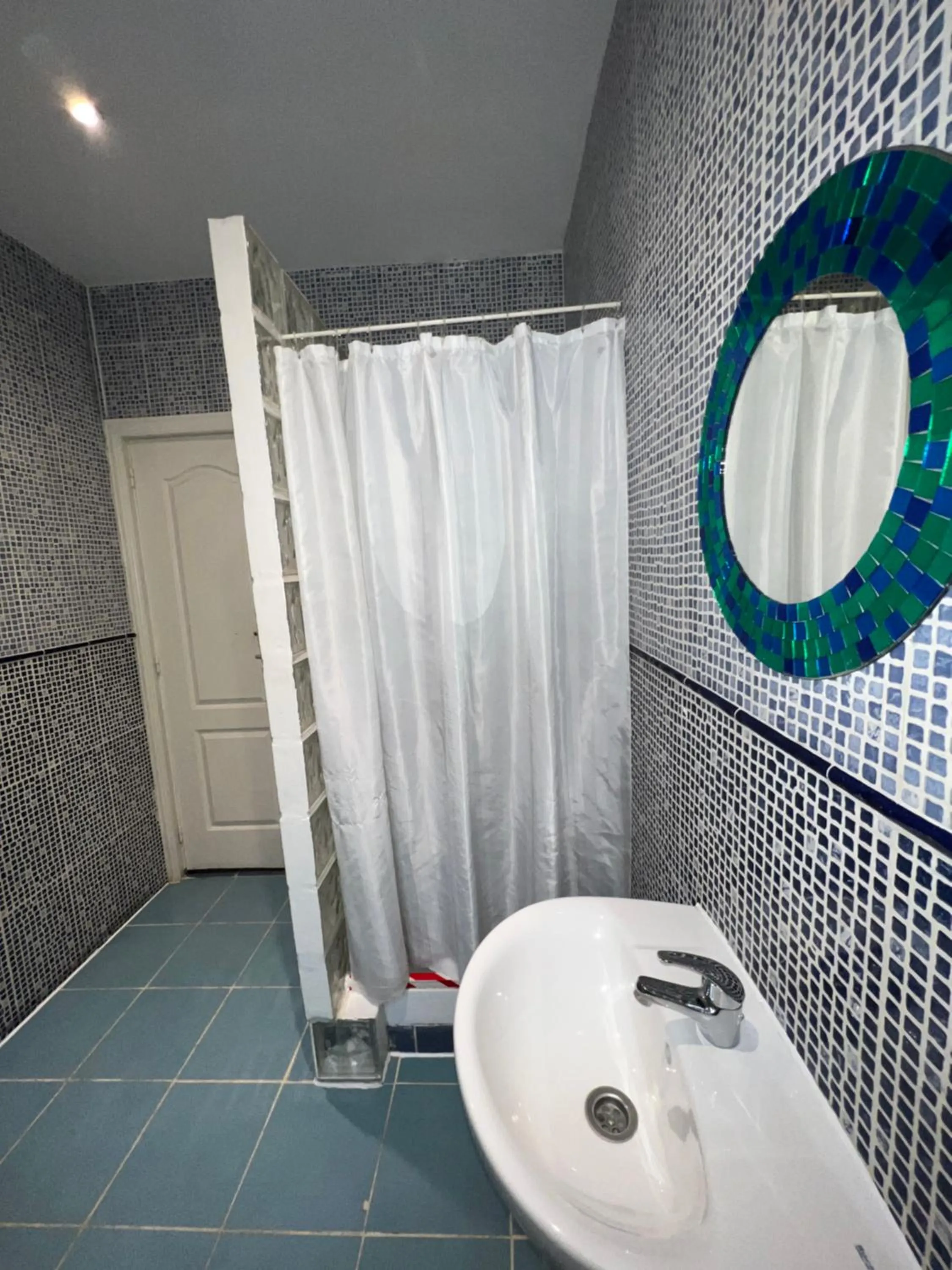 Shower in Hostal Abaaly