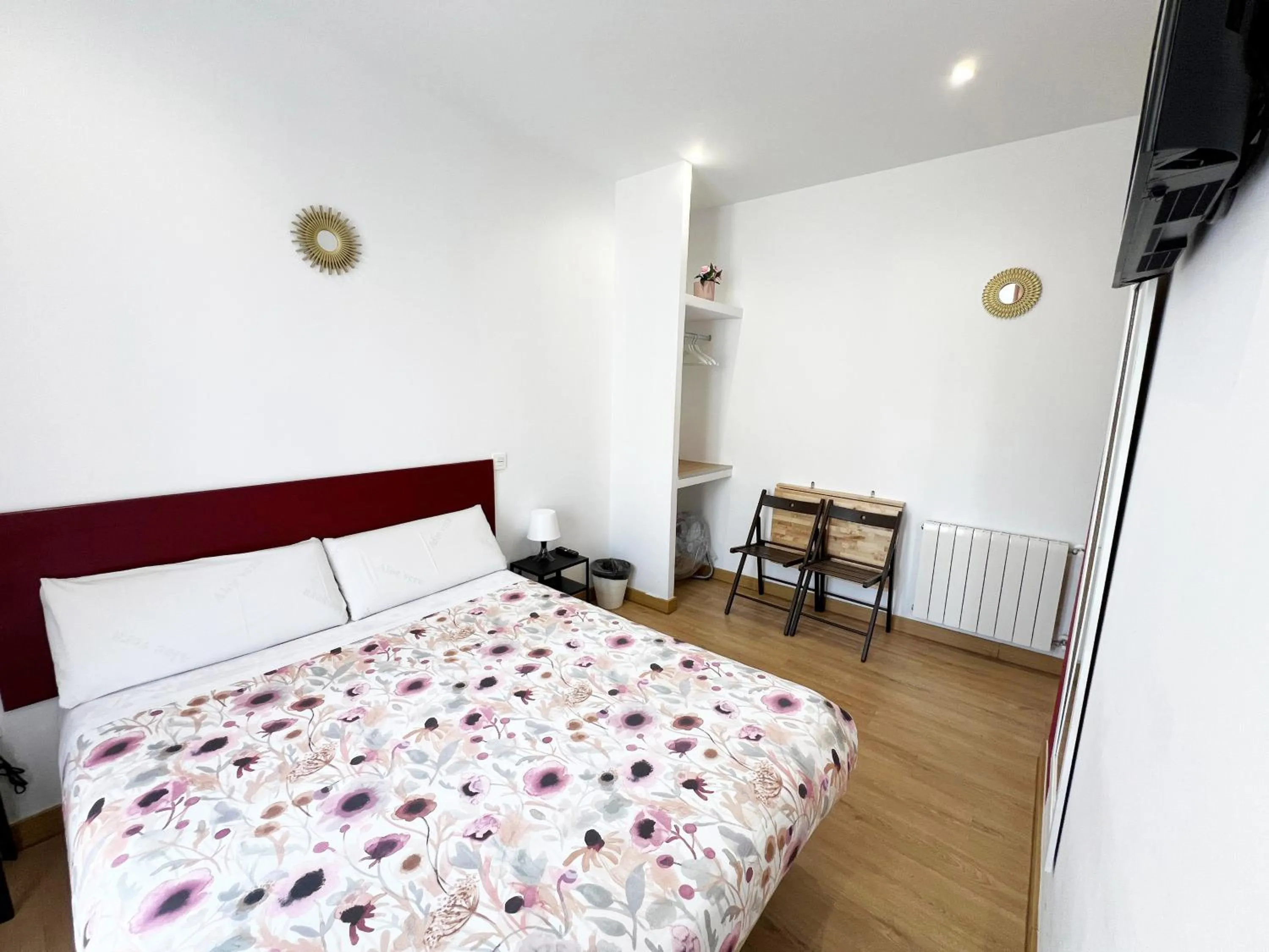 Photo of the whole room, Bed in Hostal Abaaly