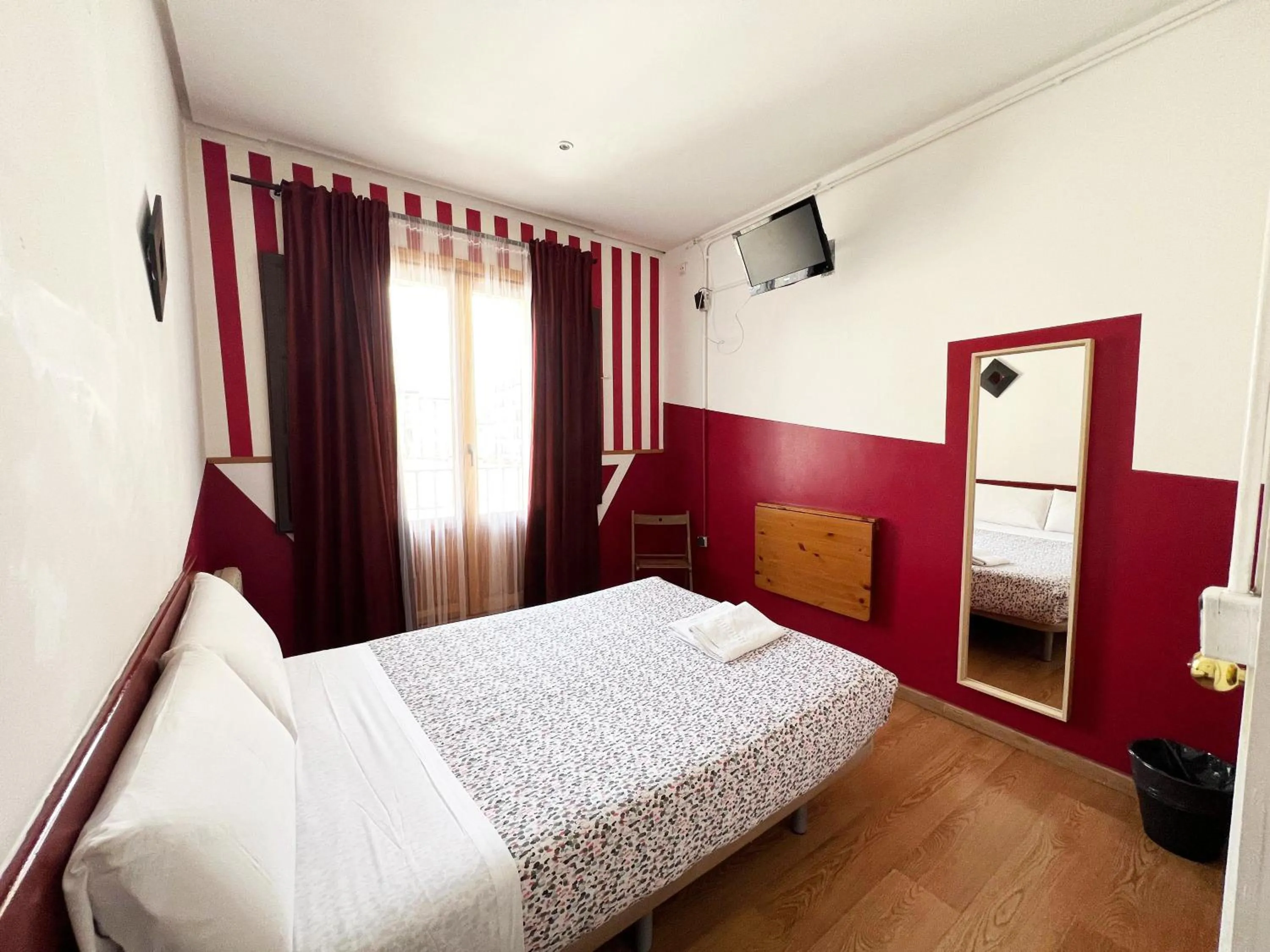 Photo of the whole room, Bed in Hostal La Casa de La Plaza