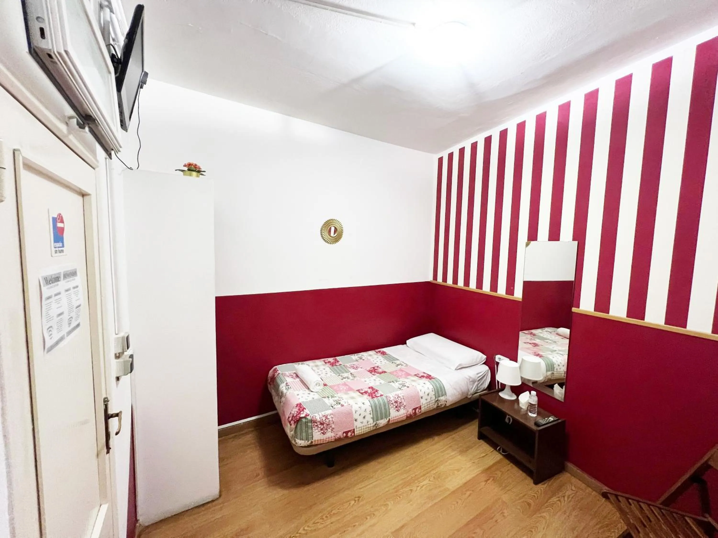 Photo of the whole room, Bed in Hostal La Casa de La Plaza