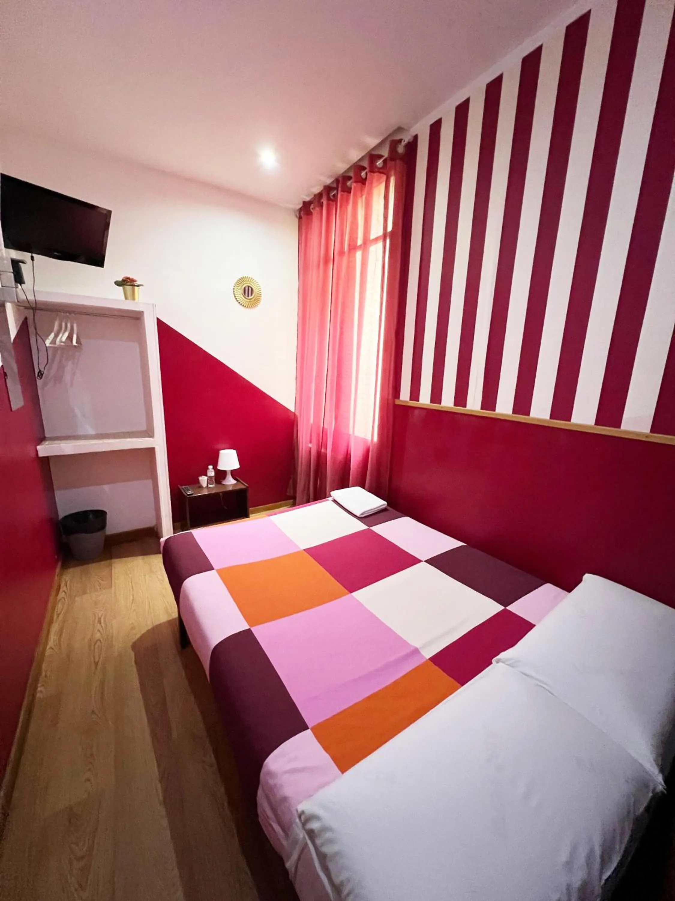 Photo of the whole room, Bed in Hostal La Casa de La Plaza