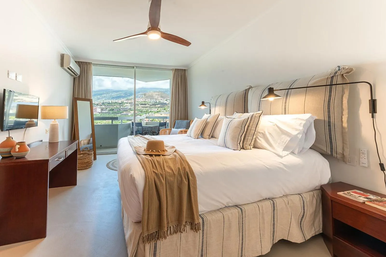 Bedroom, Bed in Precise Resort Tenerife