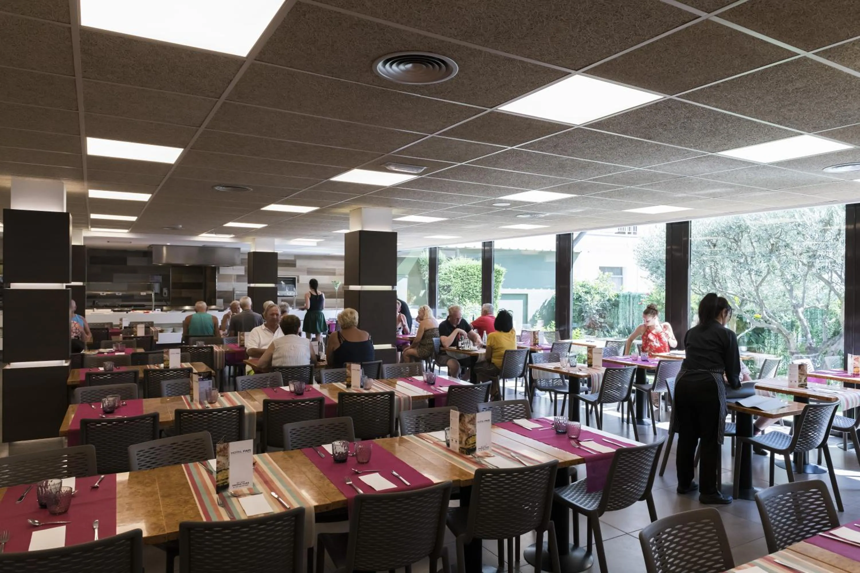 Restaurant/places to eat in Hotel Papi