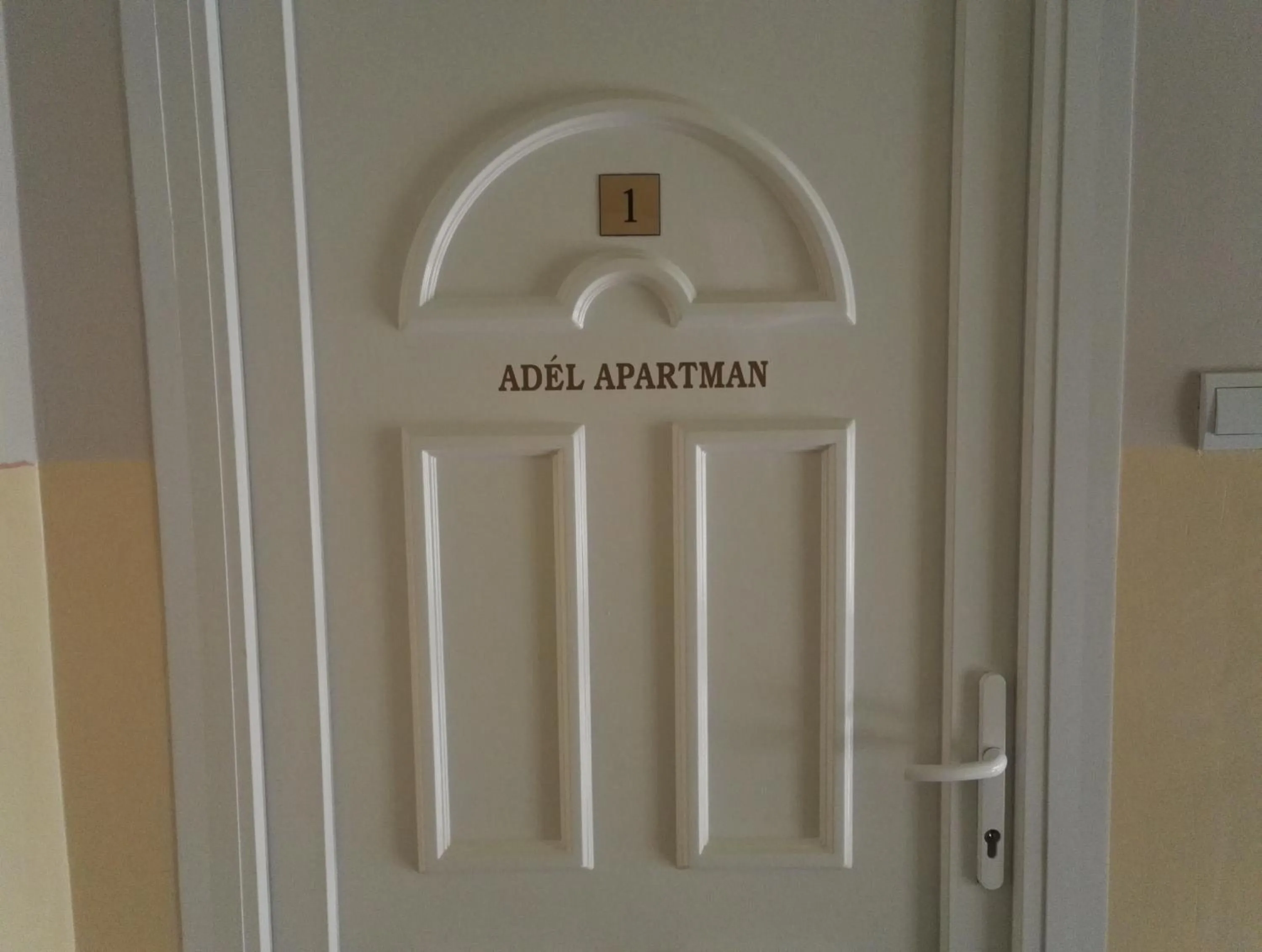 Adél Apartman