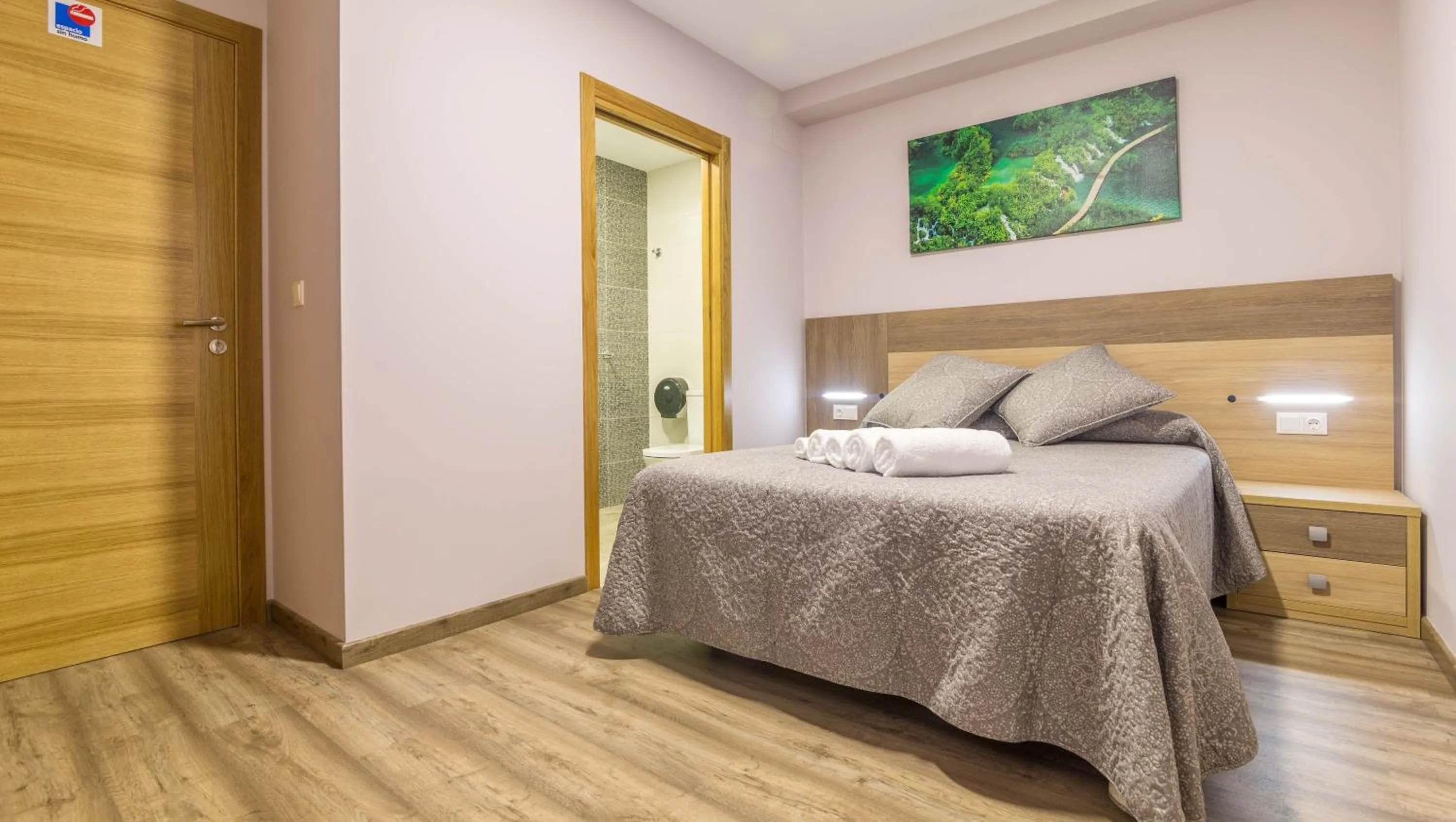 TV and multimedia, Bed in Pensión Pereiro