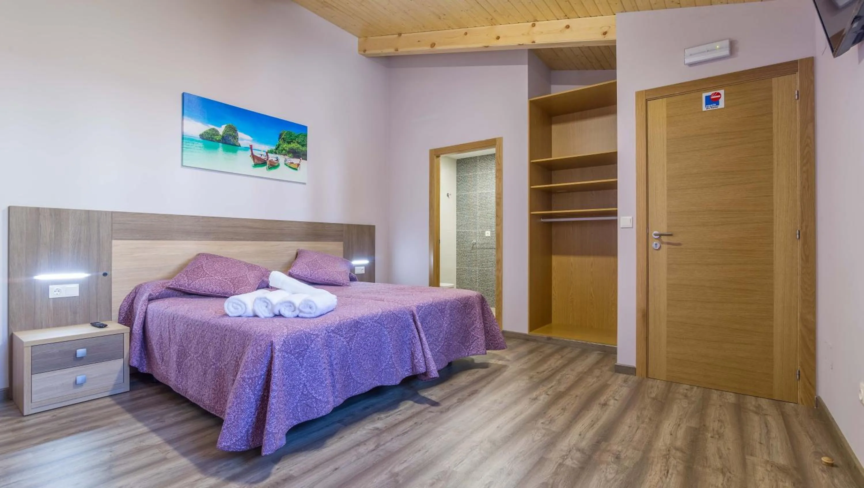 Bathroom, Bed in Pensión Pereiro