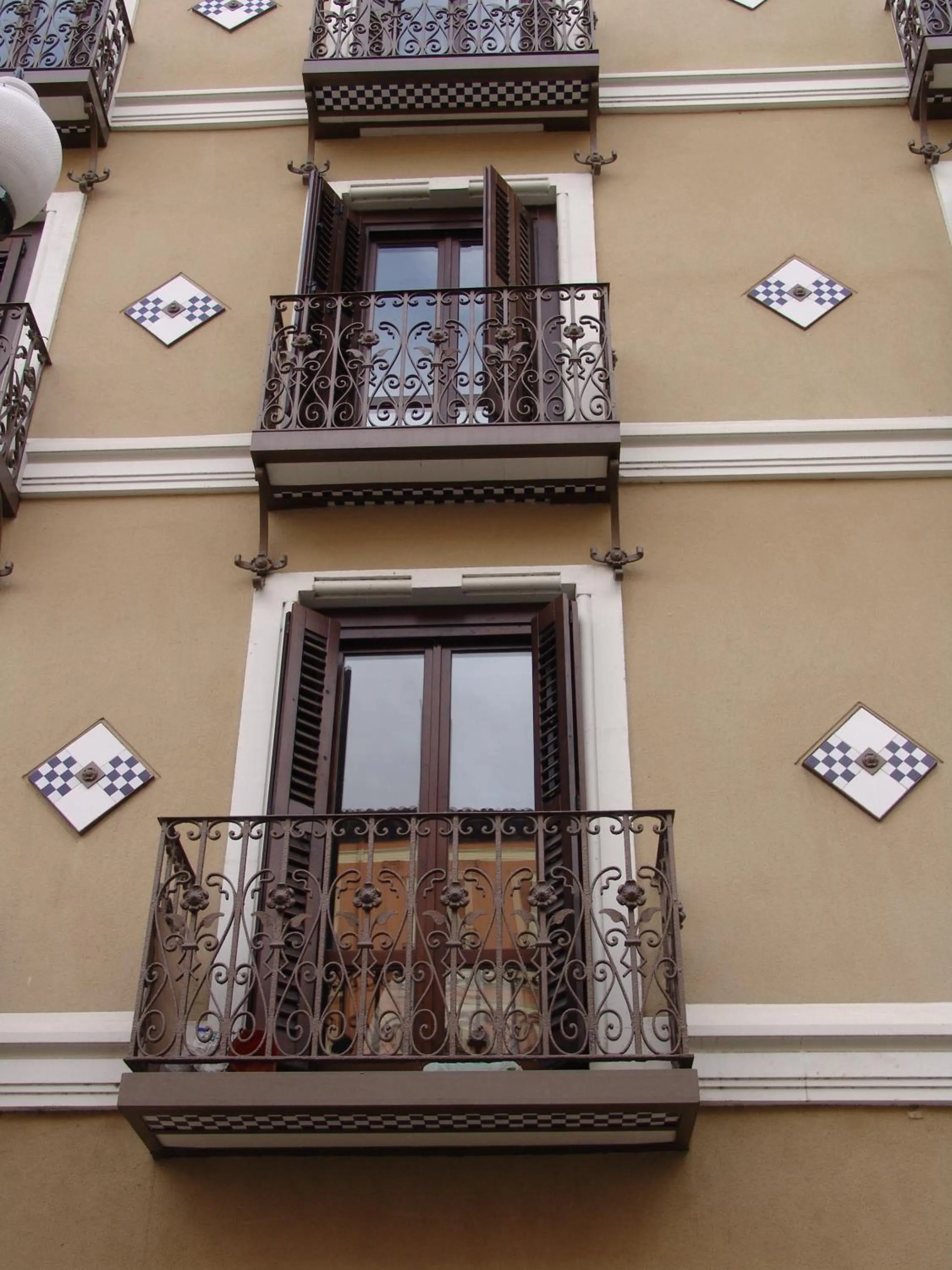 Facade/entrance in Apartamentos Zaragoza Coso