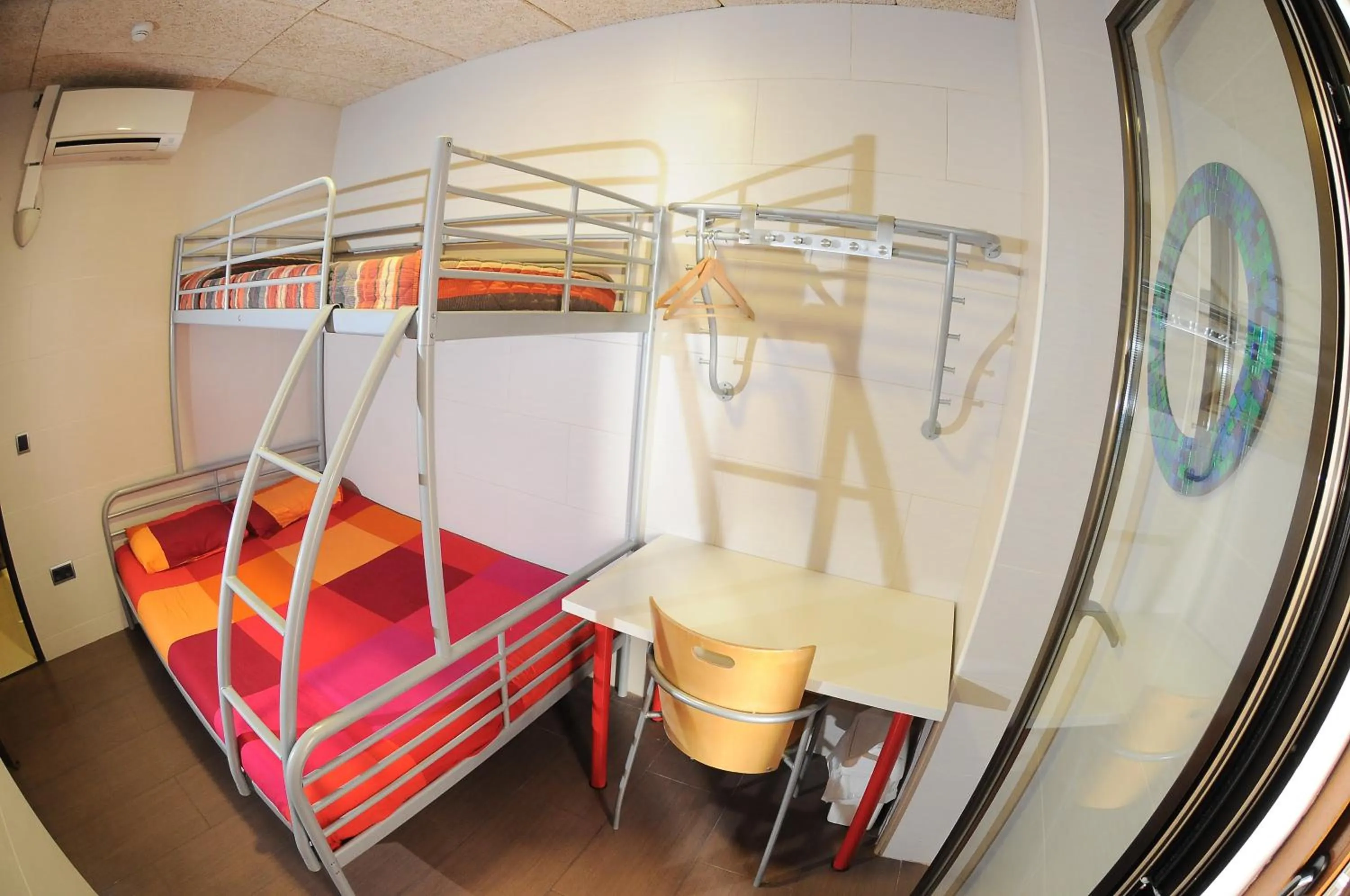 Photo of the whole room, Bed in Be Zaragoza Hostel
