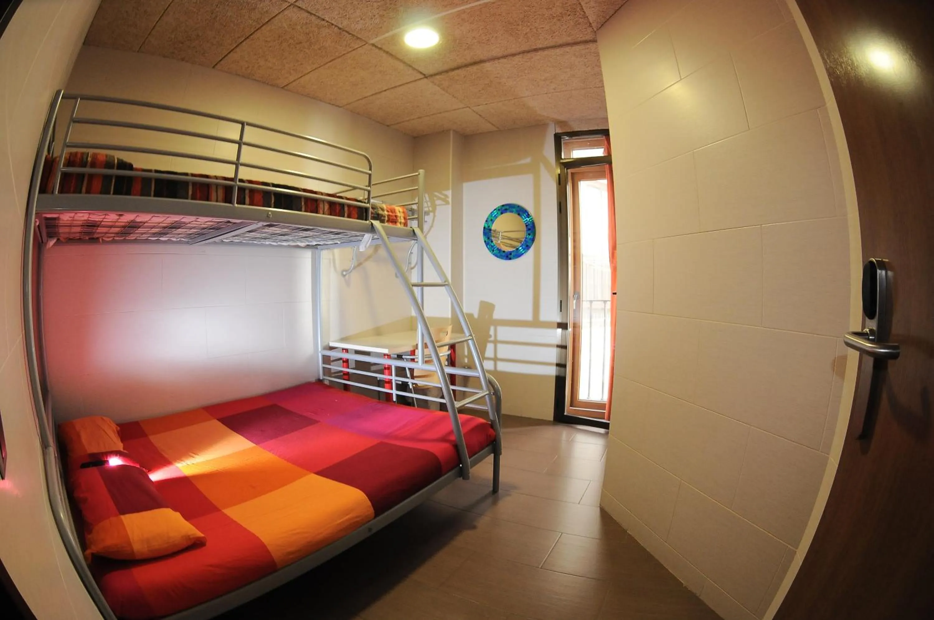 Photo of the whole room, Bed in Be Zaragoza Hostel