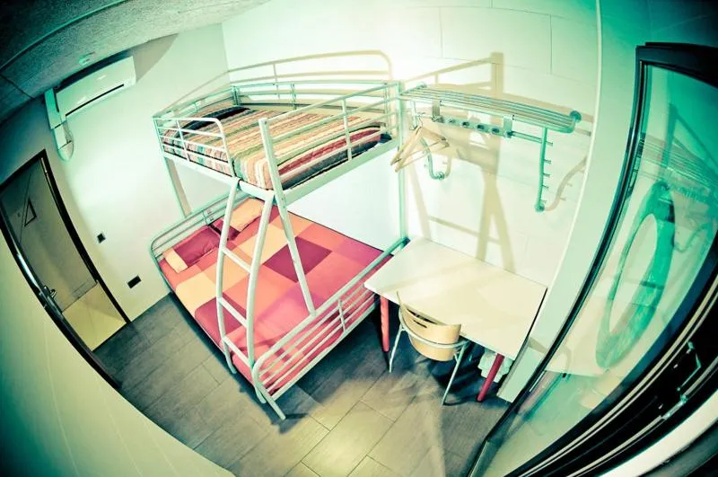 Photo of the whole room, Bed in Be Zaragoza Hostel