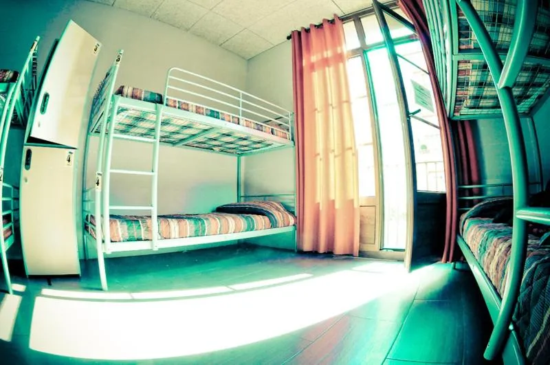Photo of the whole room, Bed in Be Zaragoza Hostel