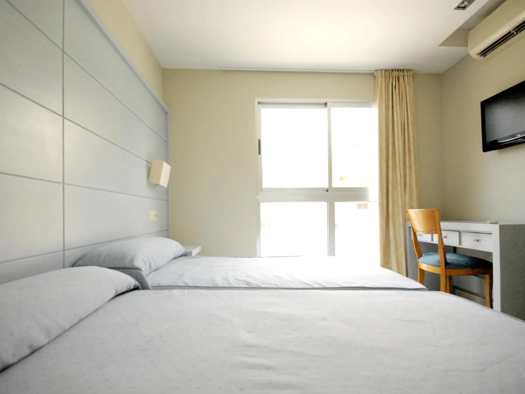 Photo of the whole room, Bed in Hotel Safari