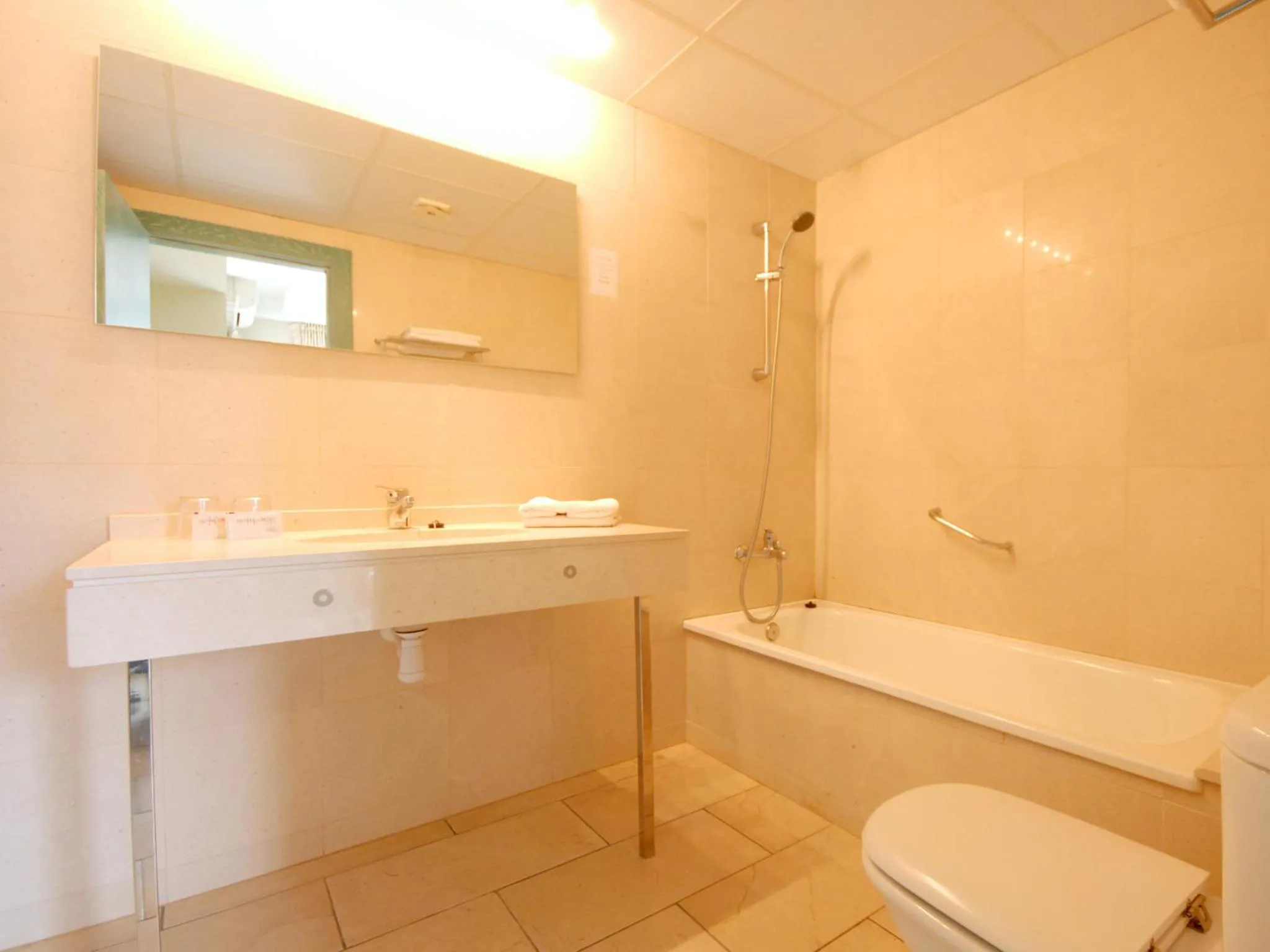 Bathroom in Hotel Safari