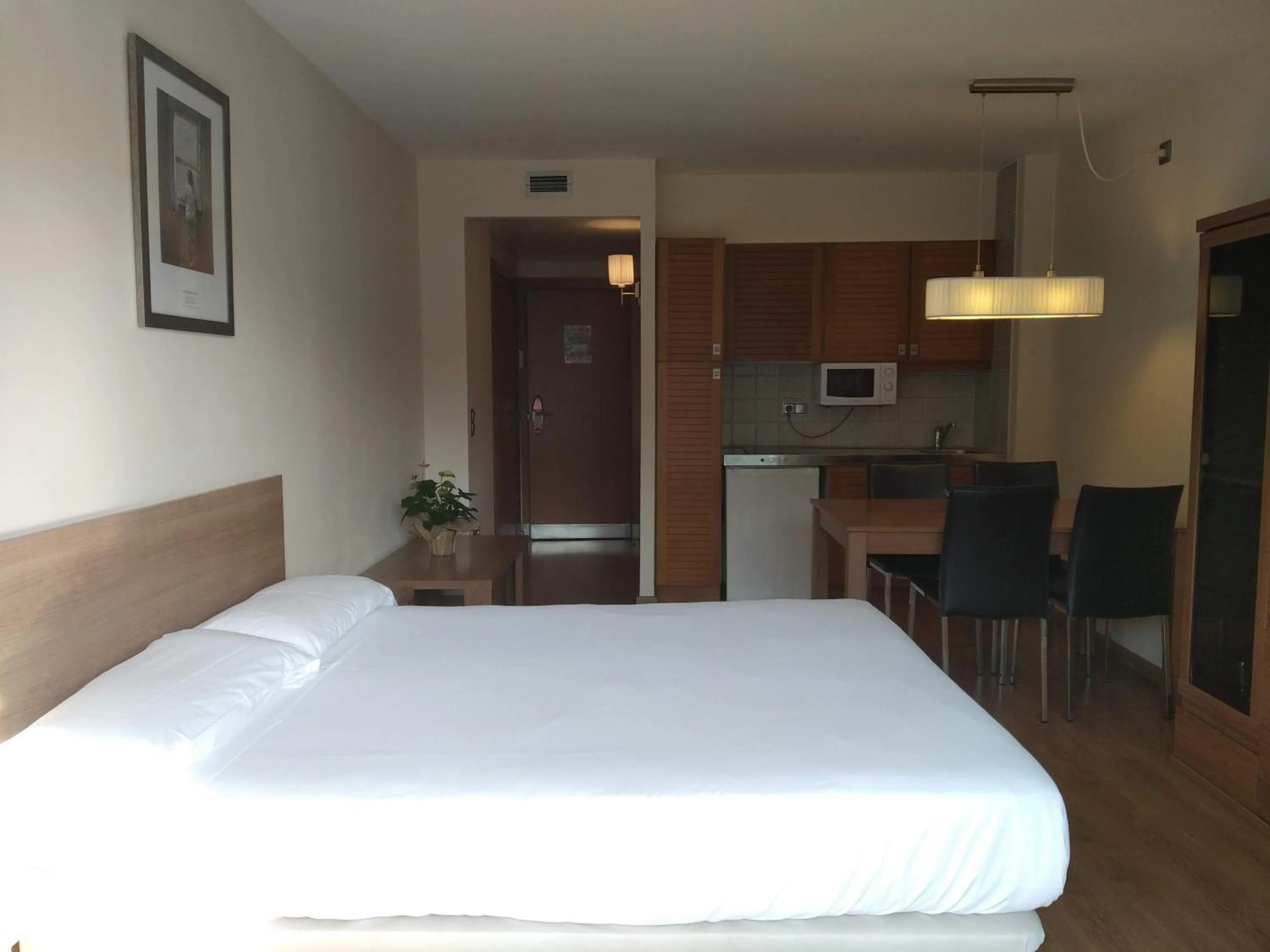 Photo of the whole room, Bed in Aparthotel Golf Beach