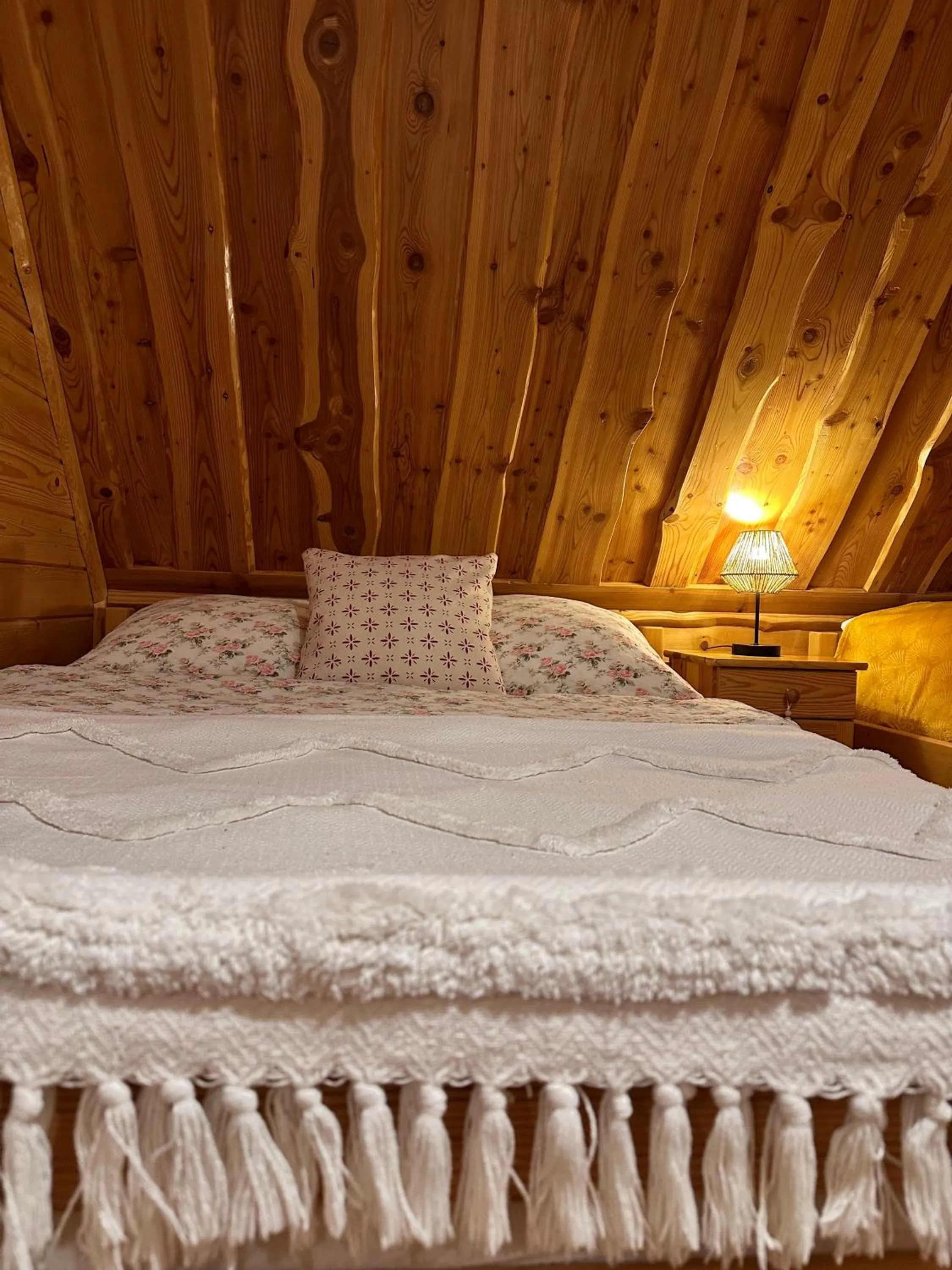 Bed in Pocztówka z Mizernej, domki z widokiem na góry, 1 km od Velo Czorsztyn, Jezioro Czorsztyńskie, rowery, cisza, spokój