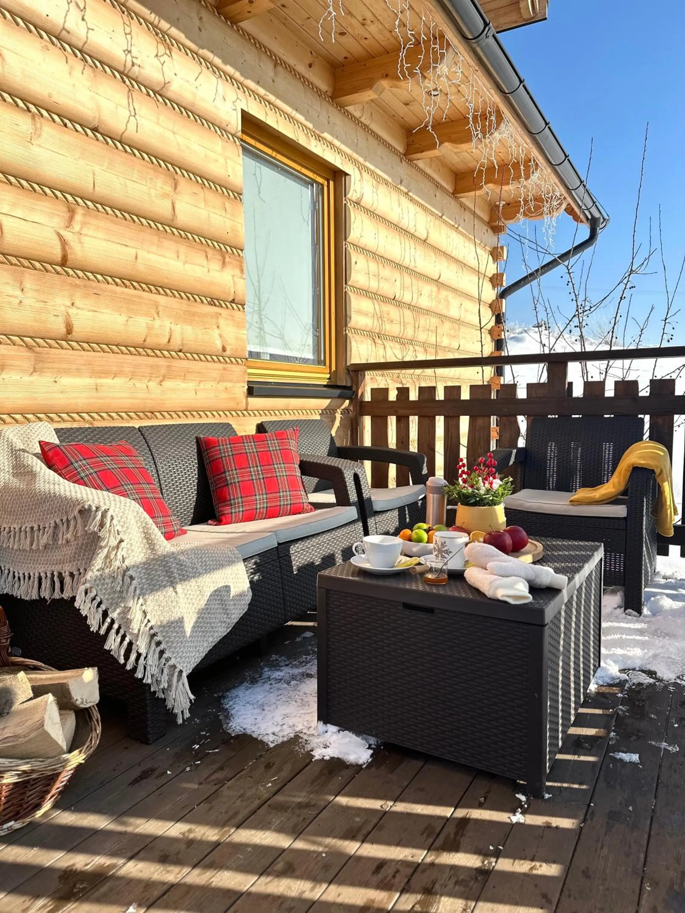 Balcony/Terrace in Pocztówka z Mizernej, domki z widokiem na góry, 1 km od Velo Czorsztyn, Jezioro Czorsztyńskie, rowery, cisza, spokój