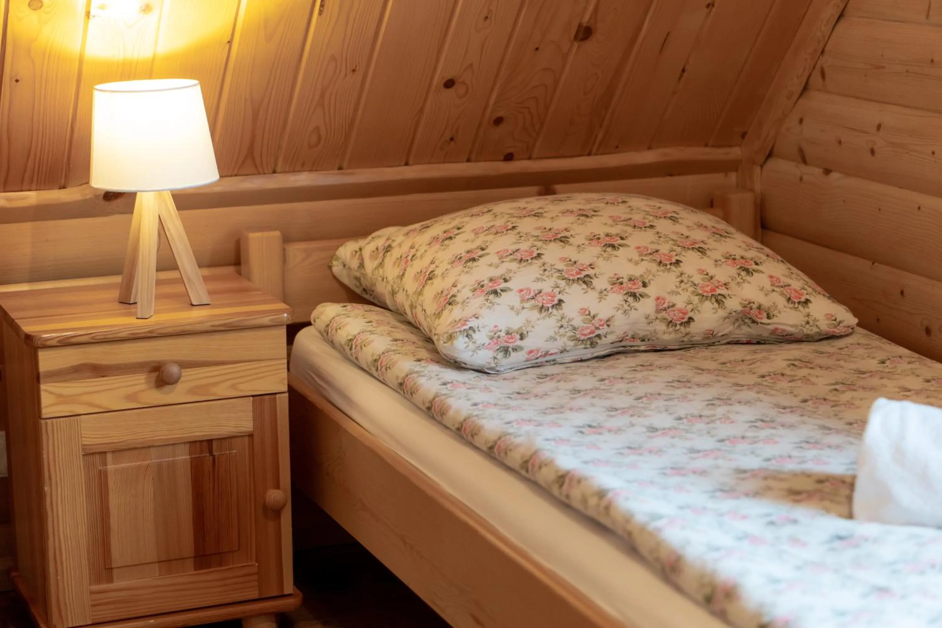 Bed in Pocztówka z Mizernej, domki z widokiem na góry, 1 km od Velo Czorsztyn, Jezioro Czorsztyńskie, rowery, cisza, spokój