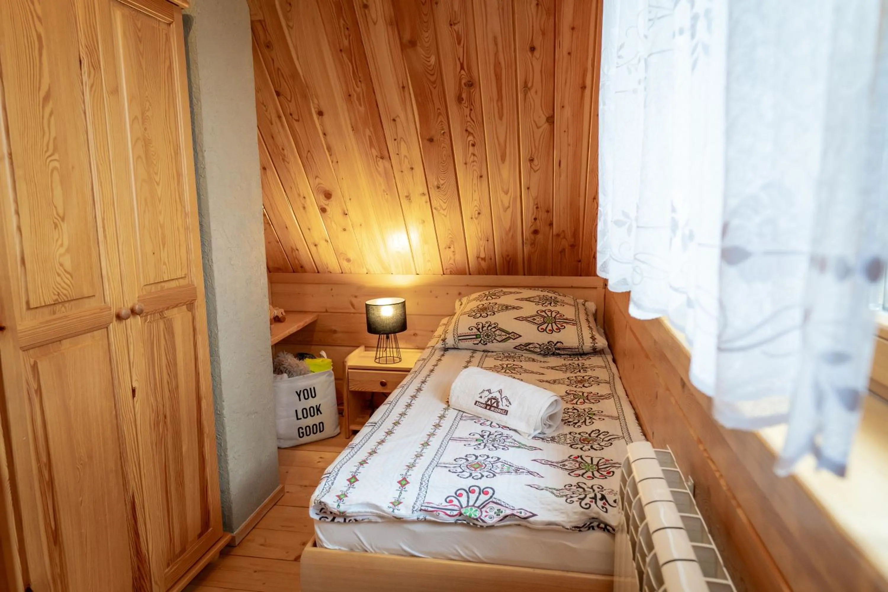 Bed in Pocztówka z Mizernej, domki z widokiem na góry, 1 km od Velo Czorsztyn, Jezioro Czorsztyńskie, rowery, cisza, spokój