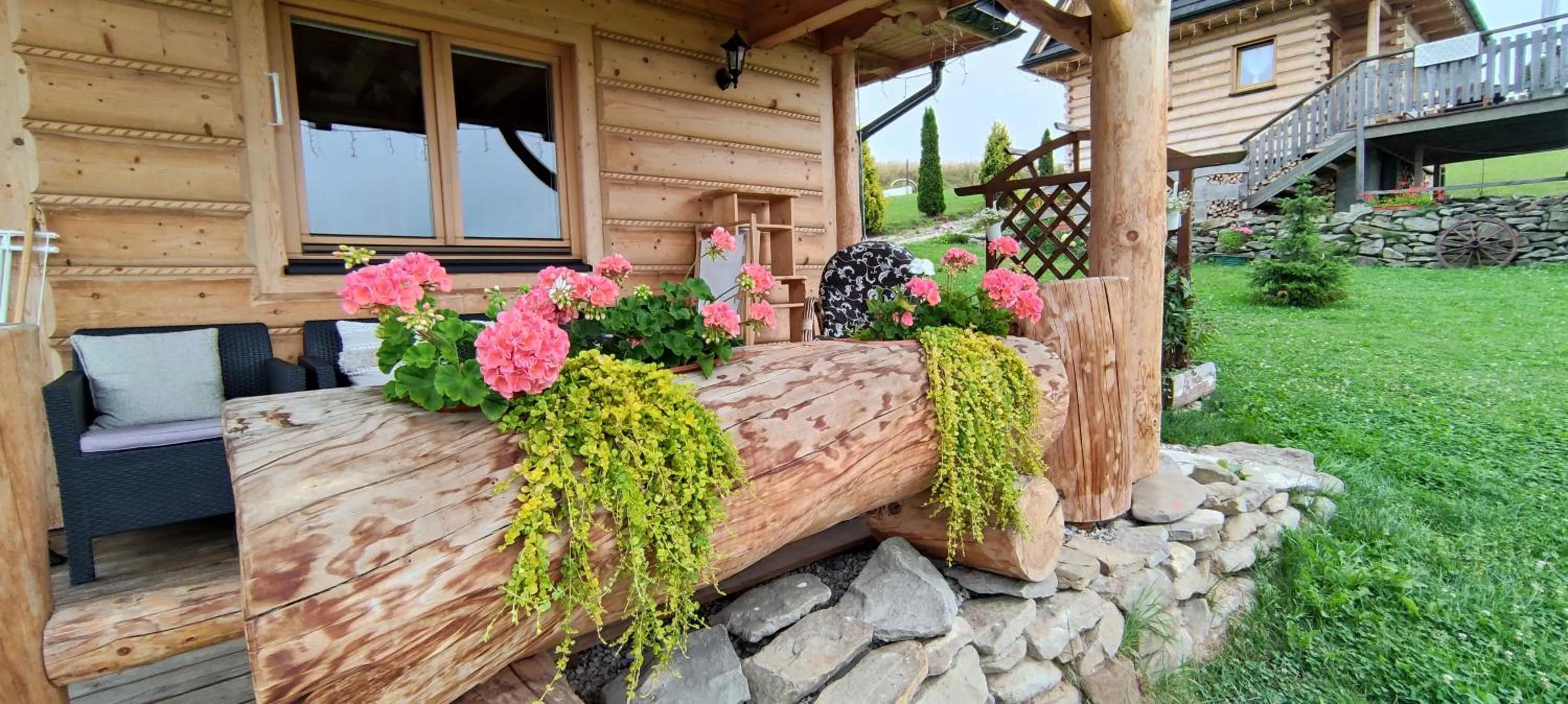 Garden view in Pocztówka z Mizernej, domki z widokiem na góry, 1 km od Velo Czorsztyn, Jezioro Czorsztyńskie, rowery, cisza, spokój