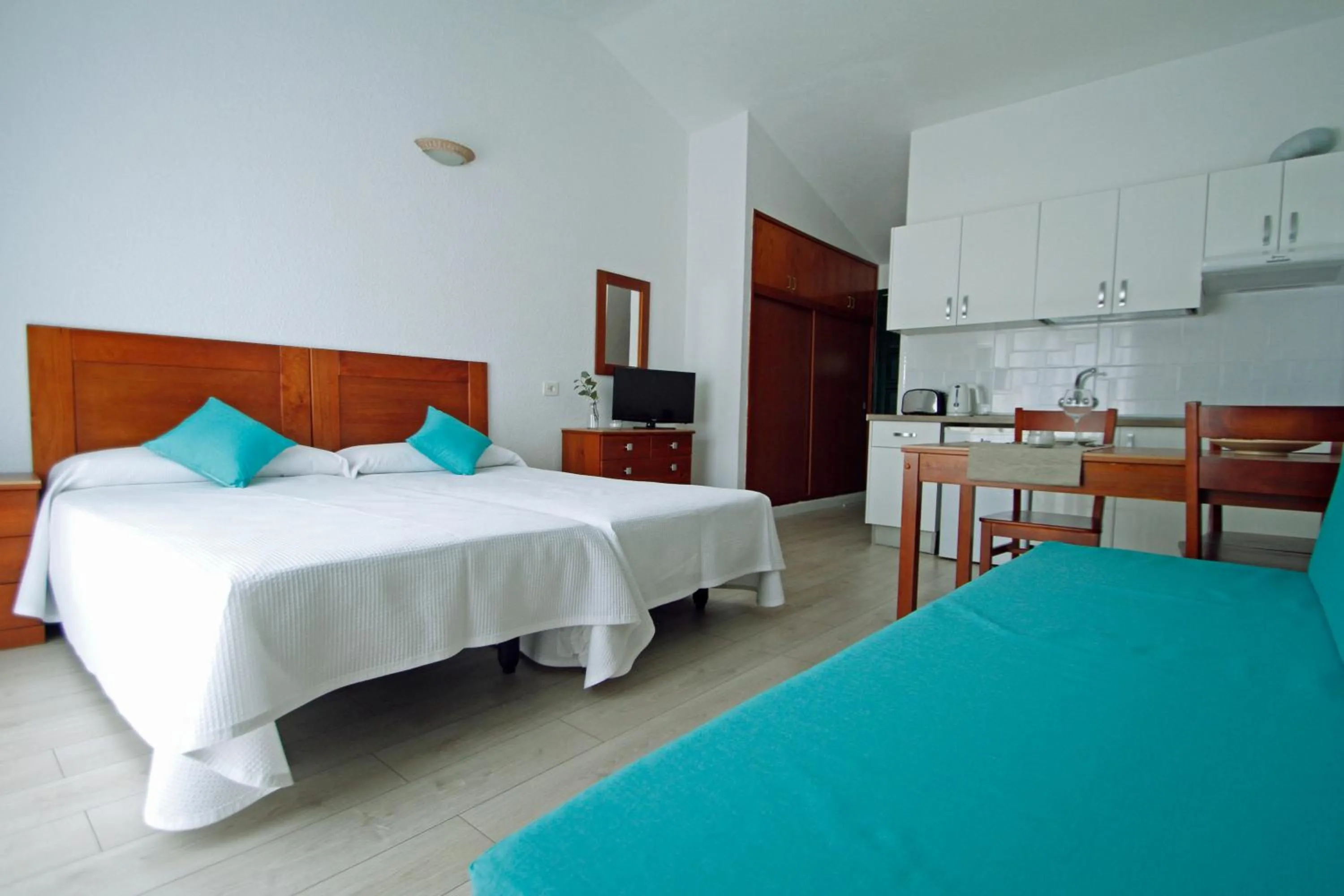 Photo of the whole room, Bed in Paradero II