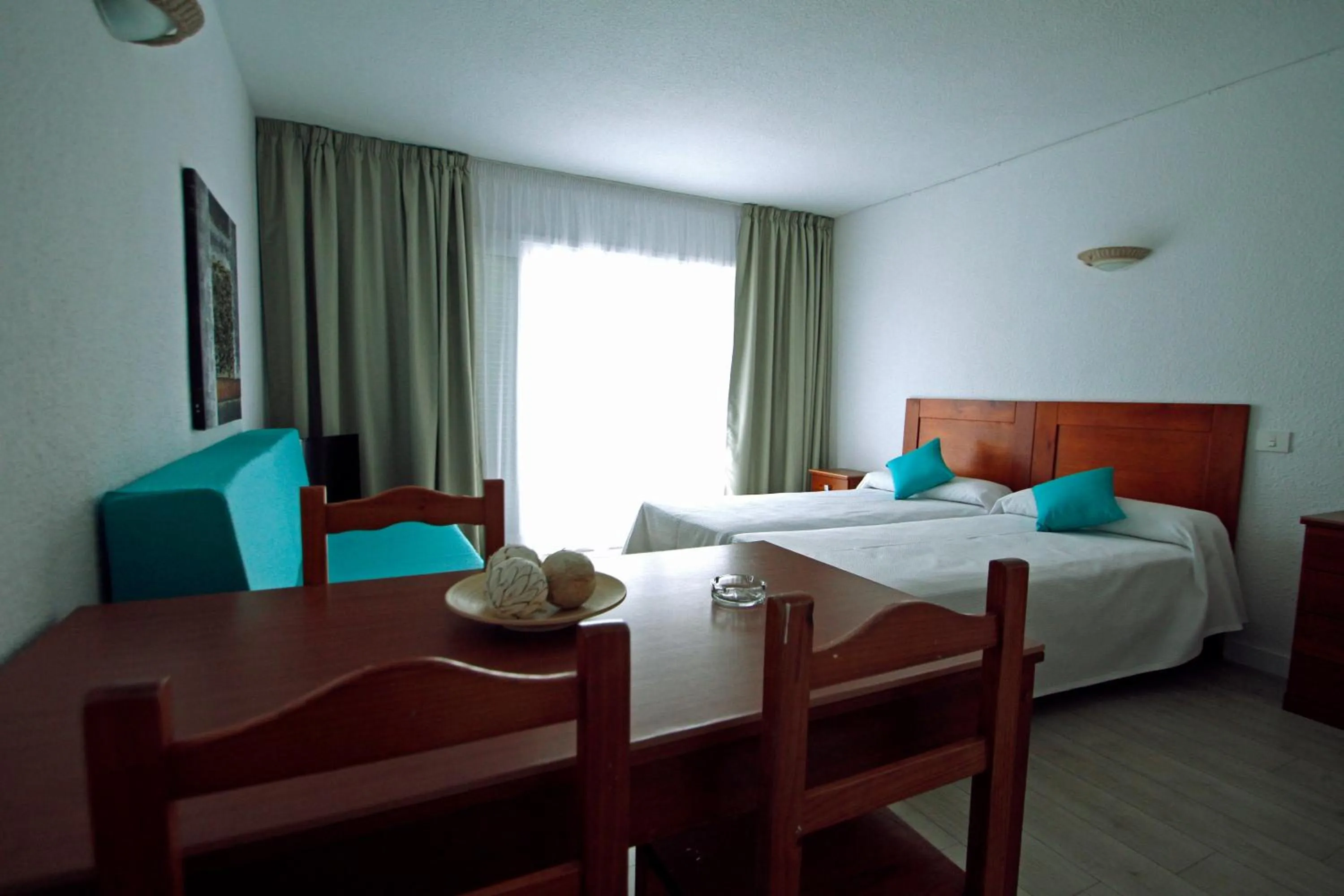 Photo of the whole room, Bed in Paradero II