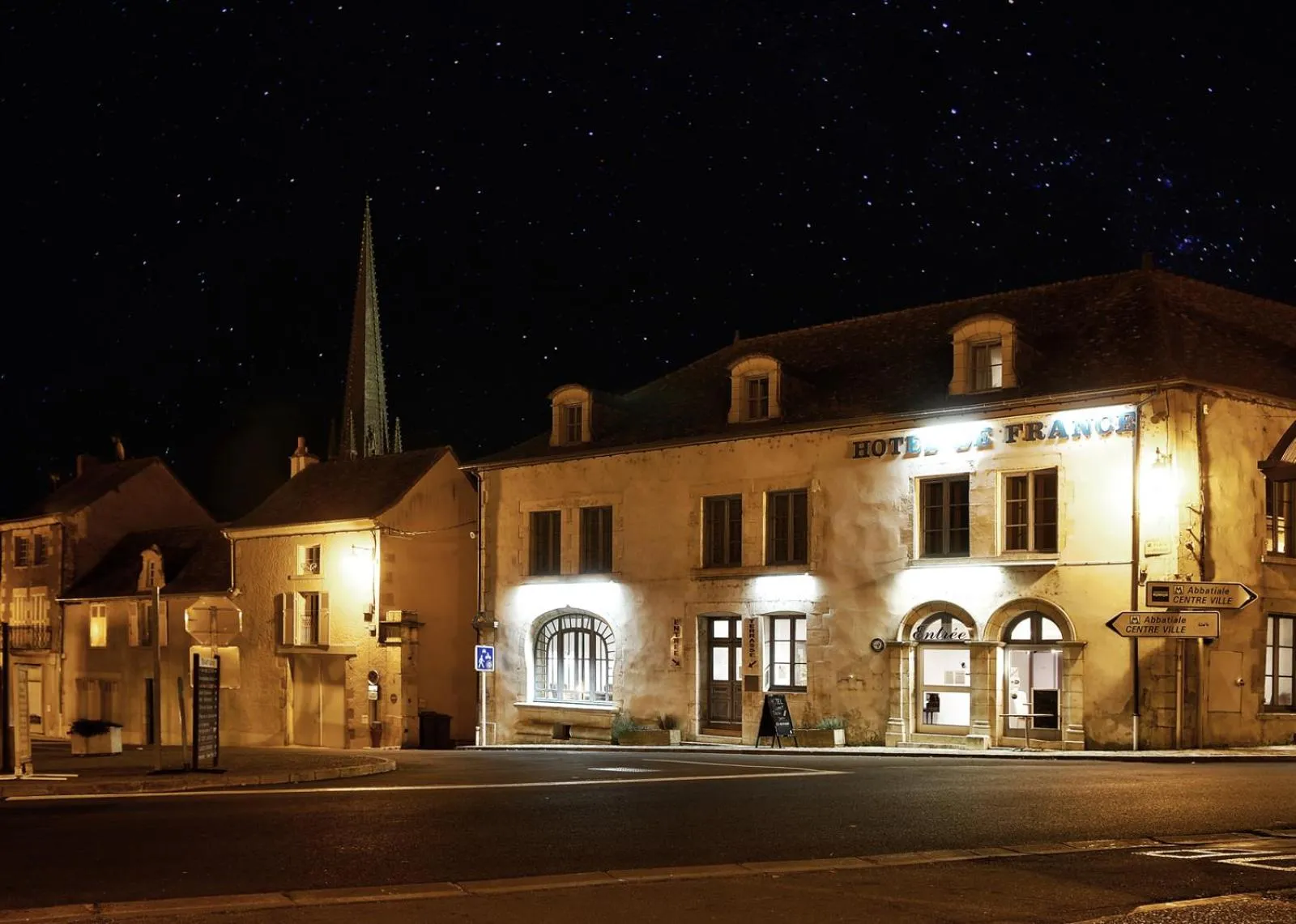 Facade/entrance in Hôtel de France