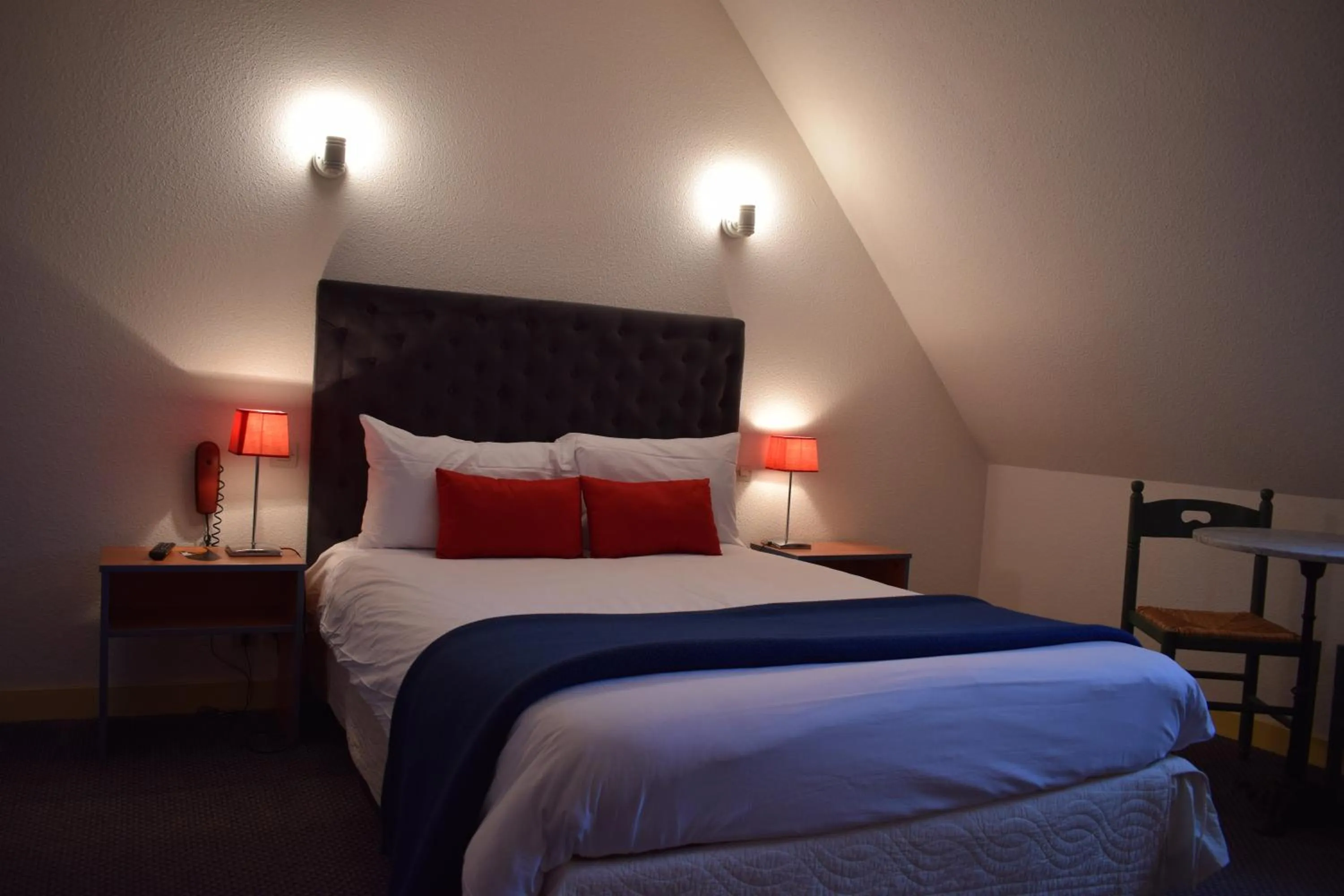 Photo of the whole room, Bed in Hôtel de France