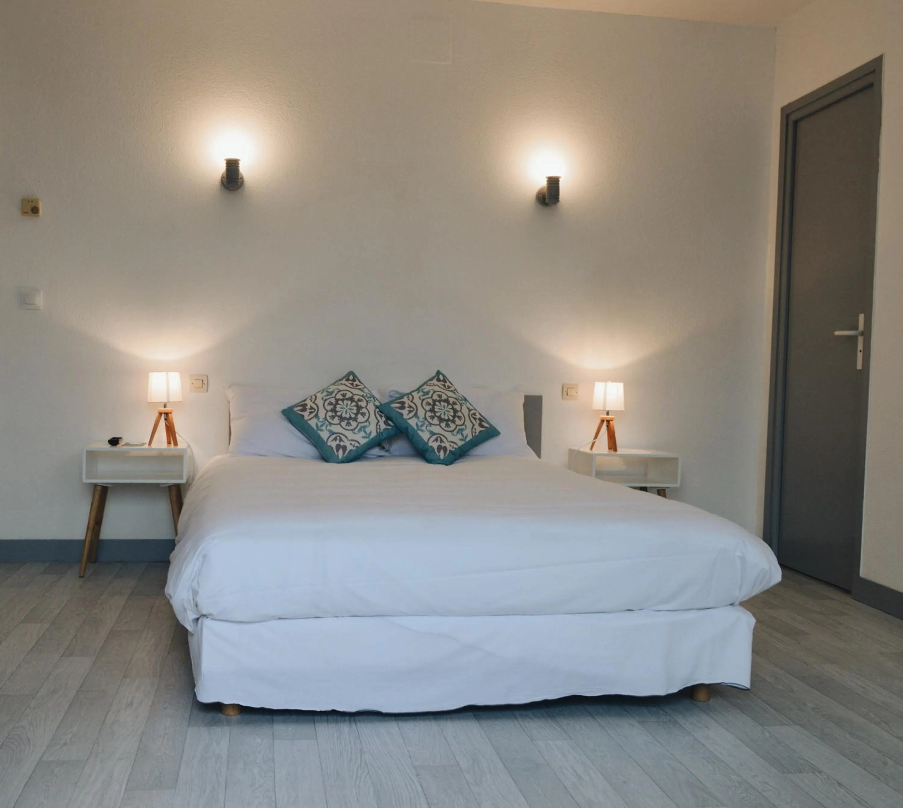 Photo of the whole room, Bed in Hôtel de France