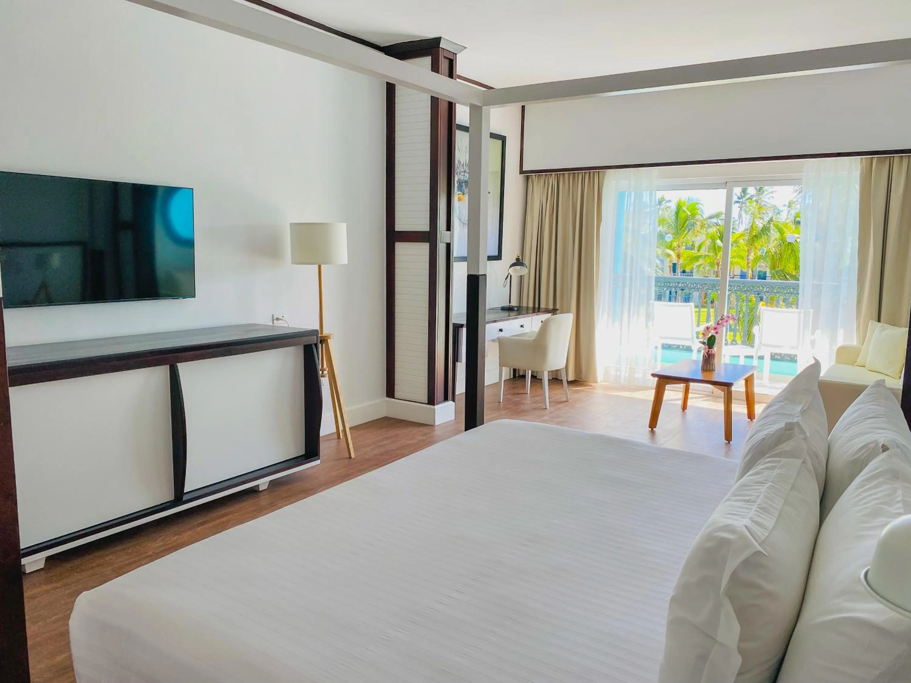 Junior Suite Superior Deluxe Single - Free Wifi in Ocean Blue & Sand Beach Resort - All Inclusive