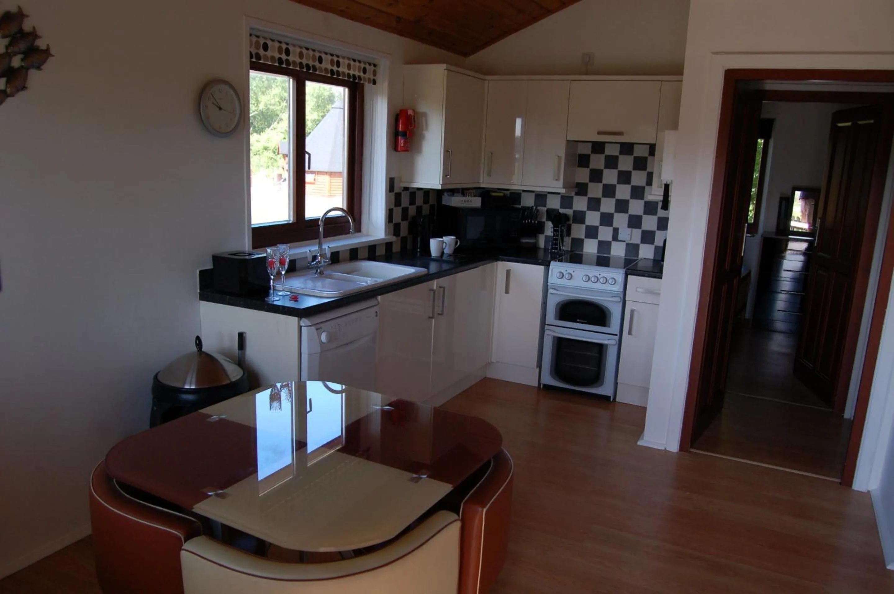 Kitchen or kitchenette in Watermeadow Lakes & Lodges