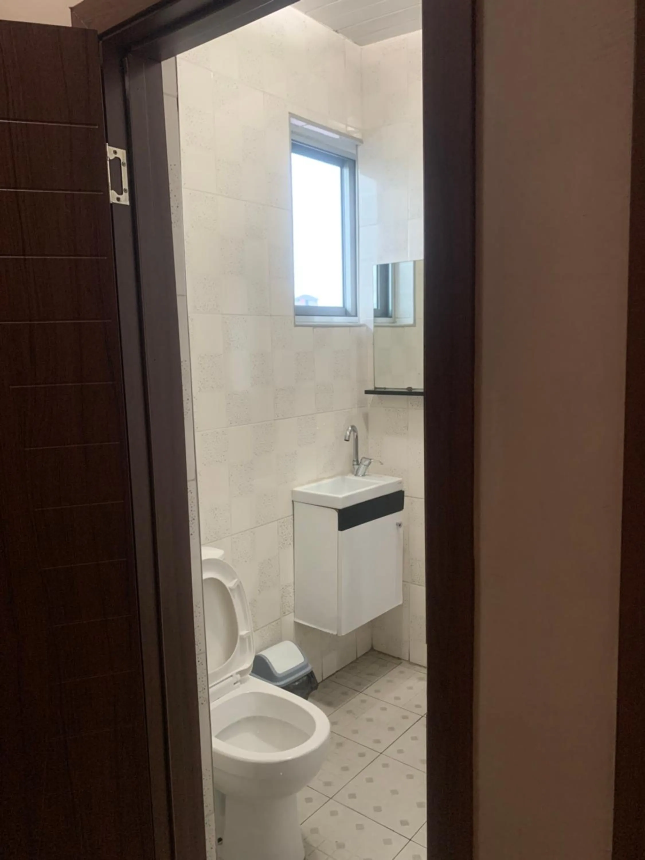 Toilet in Manjaro Suites