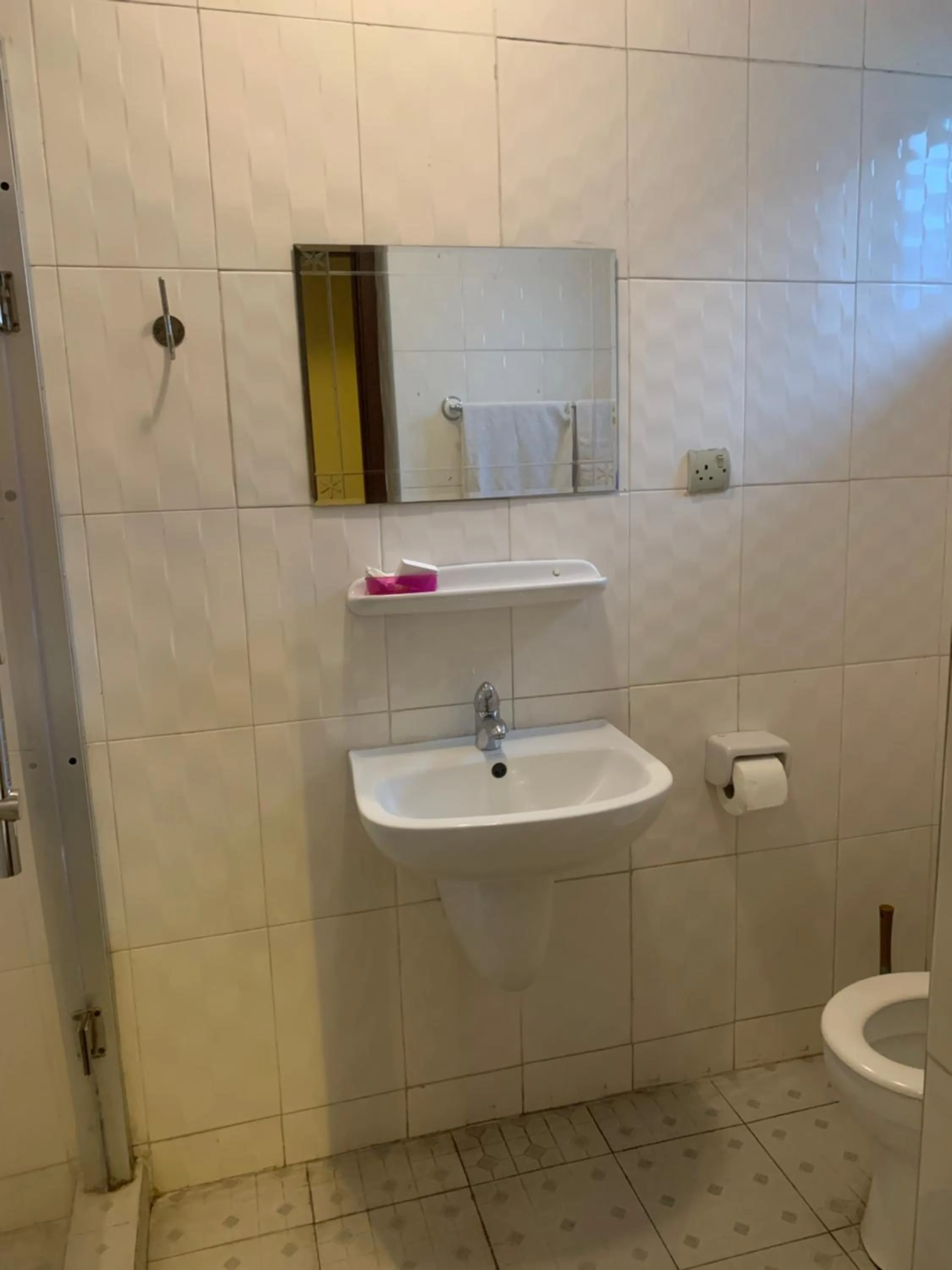 Toilet in Manjaro Suites