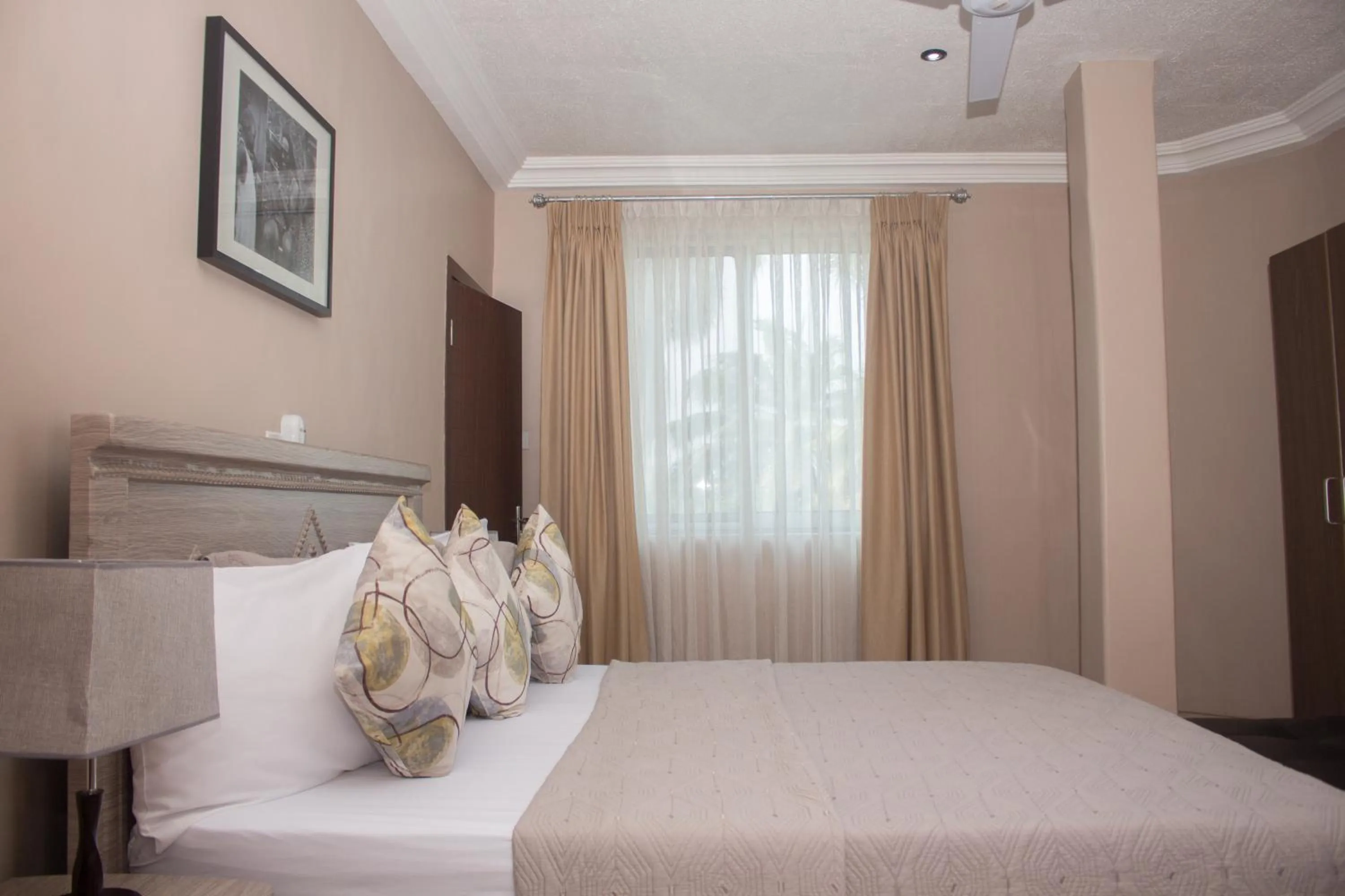 Photo of the whole room in Manjaro Suites